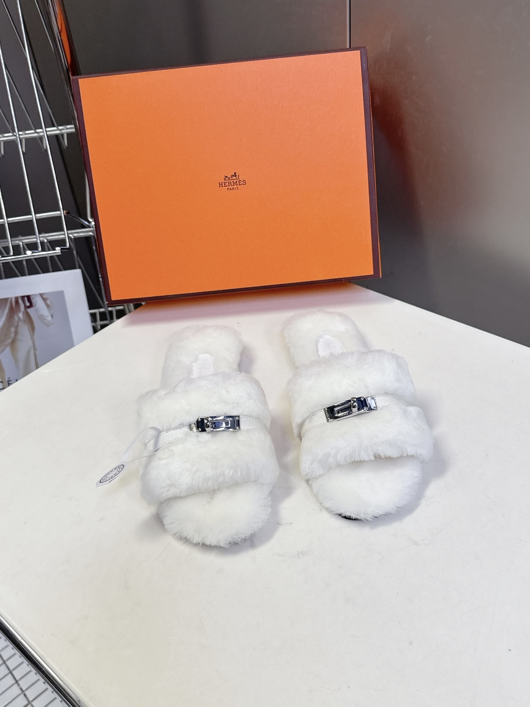 Hermes爱马仕经典kelly扣H拖 高定版本 经典常青树系列单品 面料 ：皮毛一体🐑毛 包中底料 ：