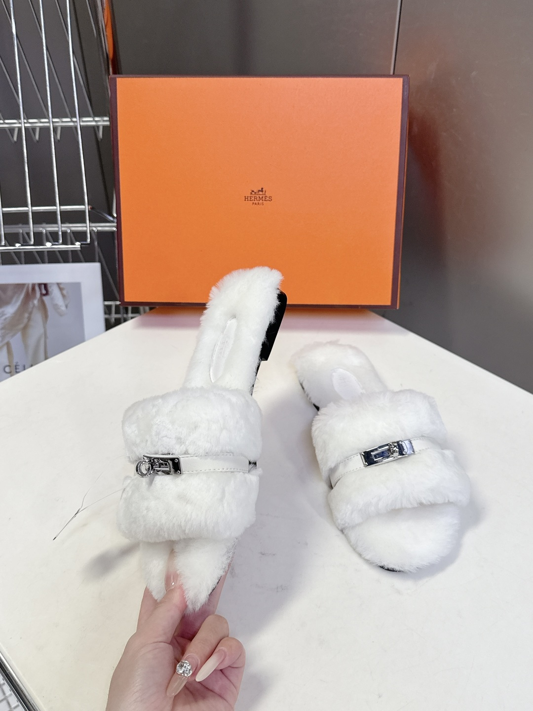 Hermes爱马仕经典kelly扣H拖 高定版本 经典常青树系列单品 面料 ：皮毛一体🐑毛 包中底料 ：