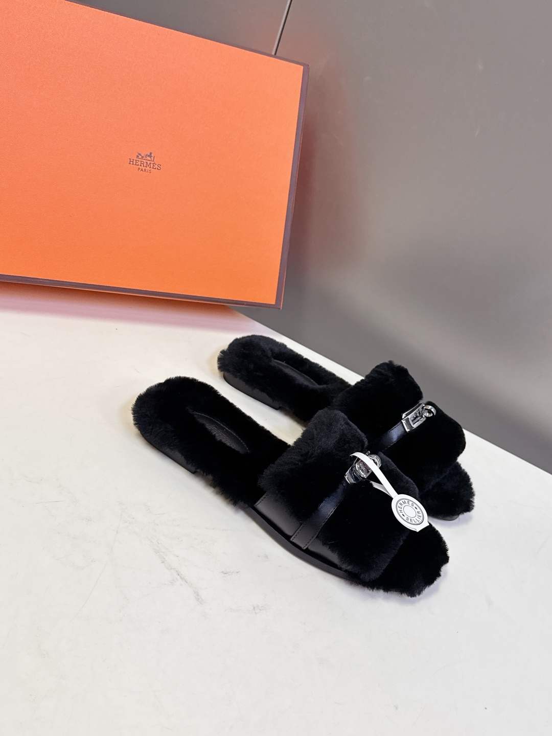 Hermes爱马仕经典kelly扣H拖 高定版本 经典常青树系列单品 面料 ：皮毛一体🐑毛 包中底料 ：