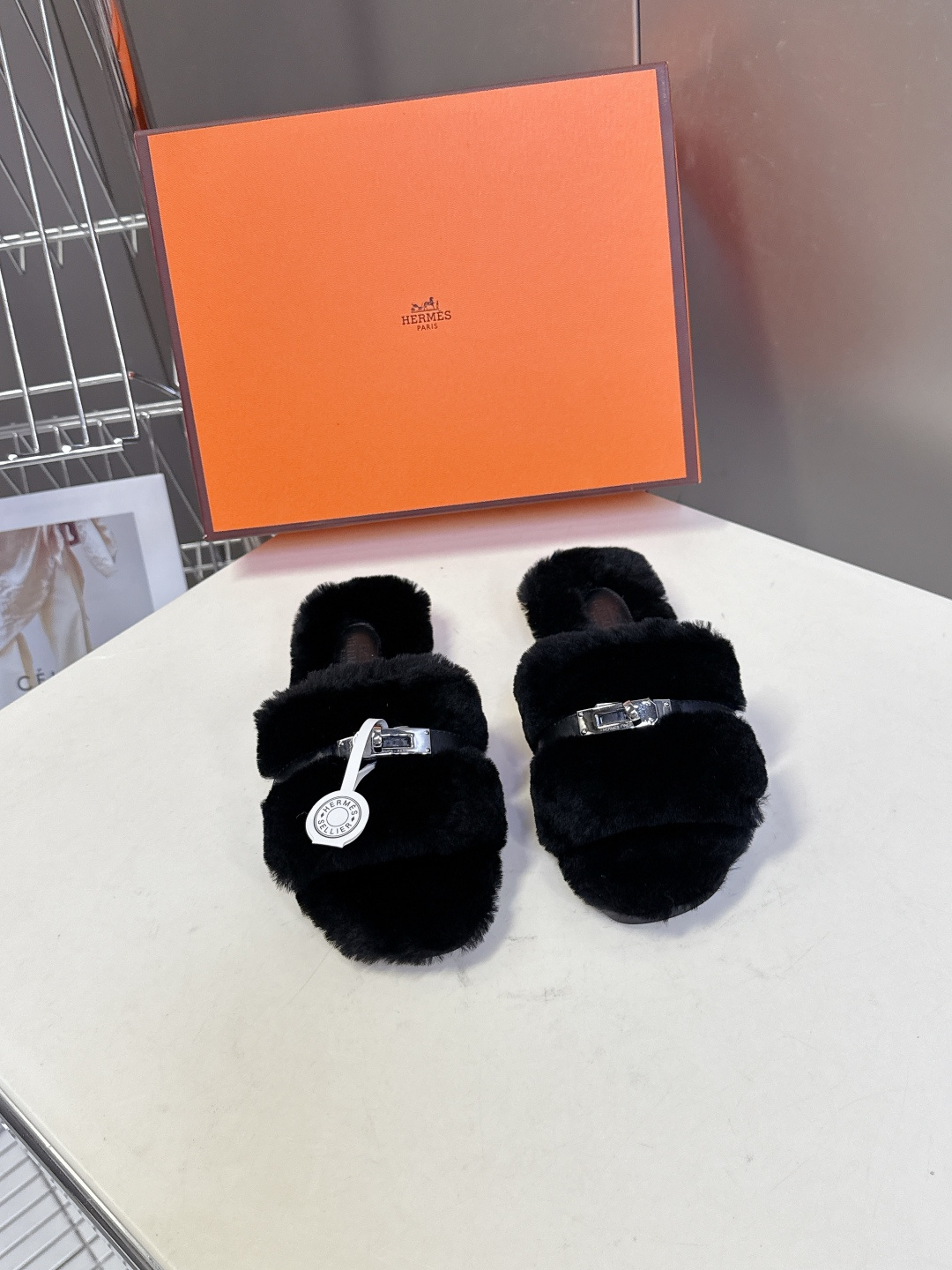 Hermes爱马仕经典kelly扣H拖 高定版本 经典常青树系列单品 面料 ：皮毛一体🐑毛 包中底料 ：