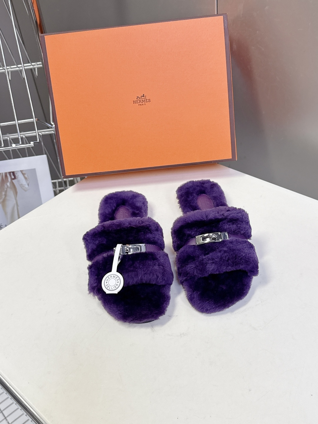 Hermes爱马仕经典kelly扣H拖 高定版本 经典常青树系列单品 面料 ：皮毛一体🐑毛 包中底料 ：