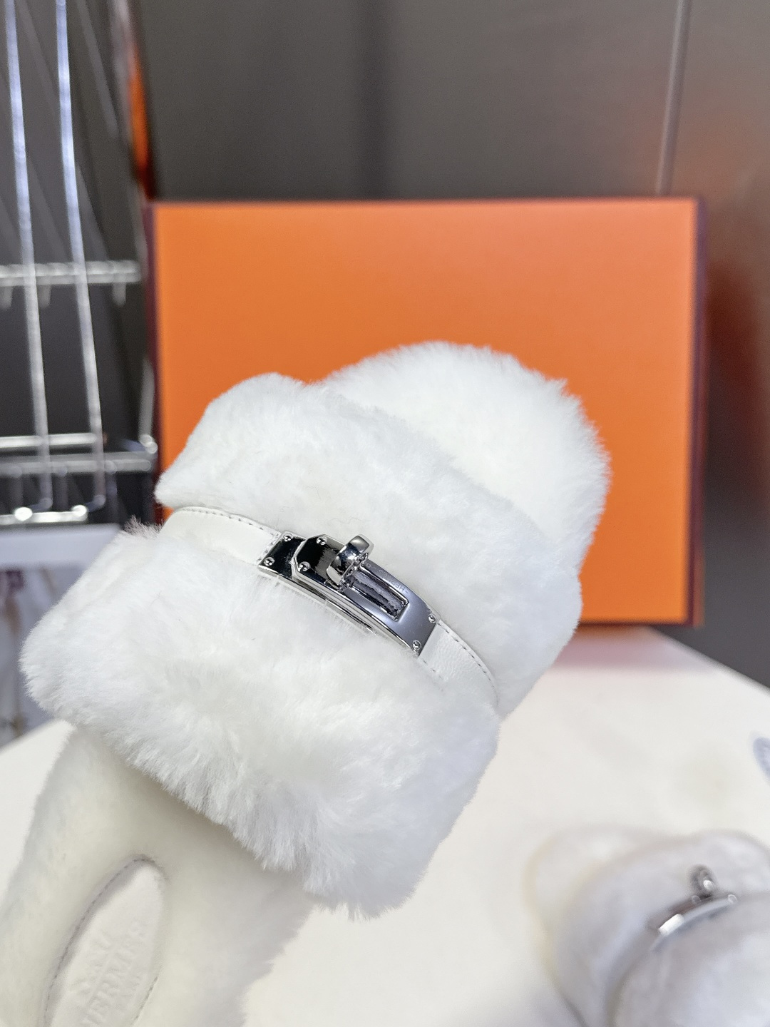 Hermes爱马仕经典kelly扣H拖 高定版本 经典常青树系列单品 面料 ：皮毛一体🐑毛 包中底料 ：