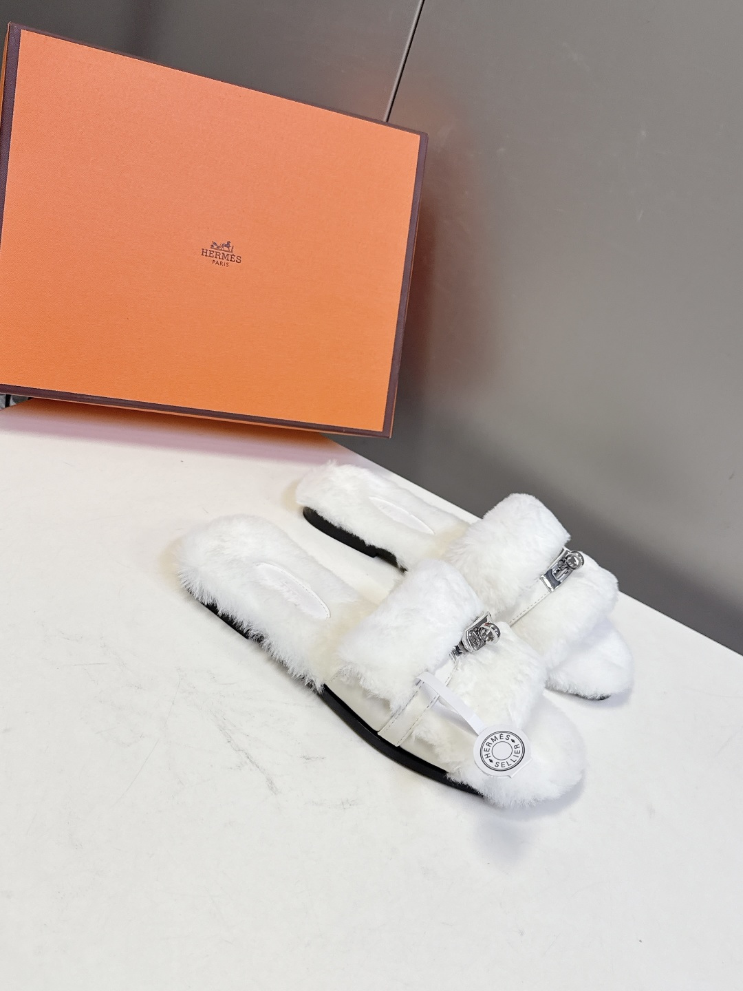 Hermes爱马仕经典kelly扣H拖 高定版本 经典常青树系列单品 面料 ：皮毛一体🐑毛 包中底料 ：