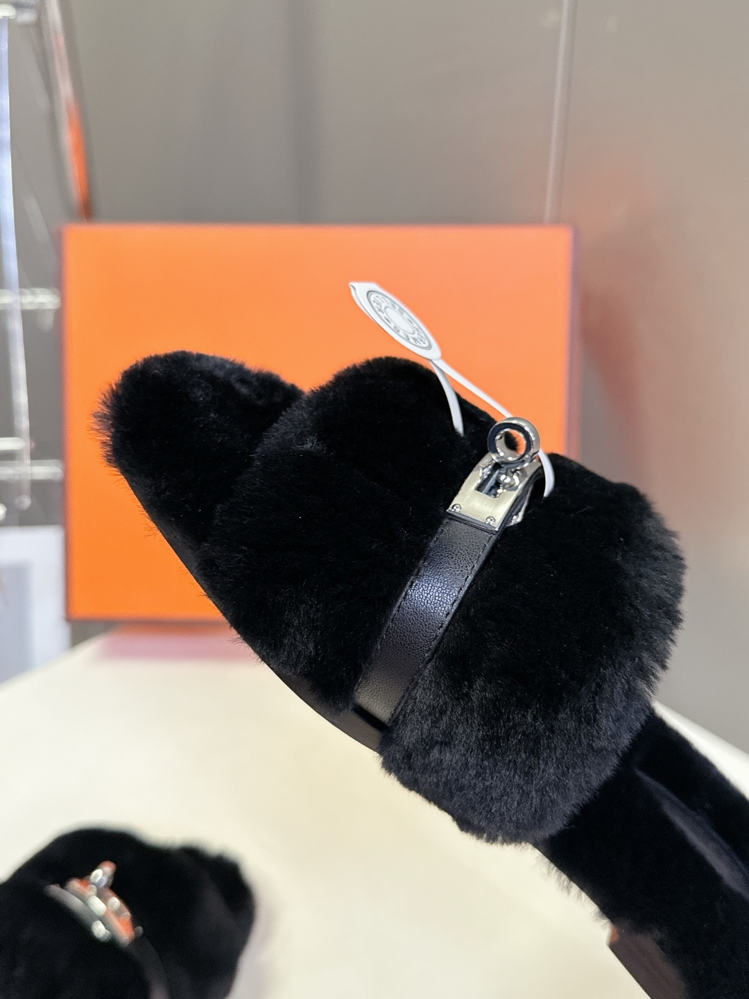 Hermes爱马仕经典kelly扣H拖 高定版本 经典常青树系列单品 面料 ：皮毛一体🐑毛 包中底料 ：