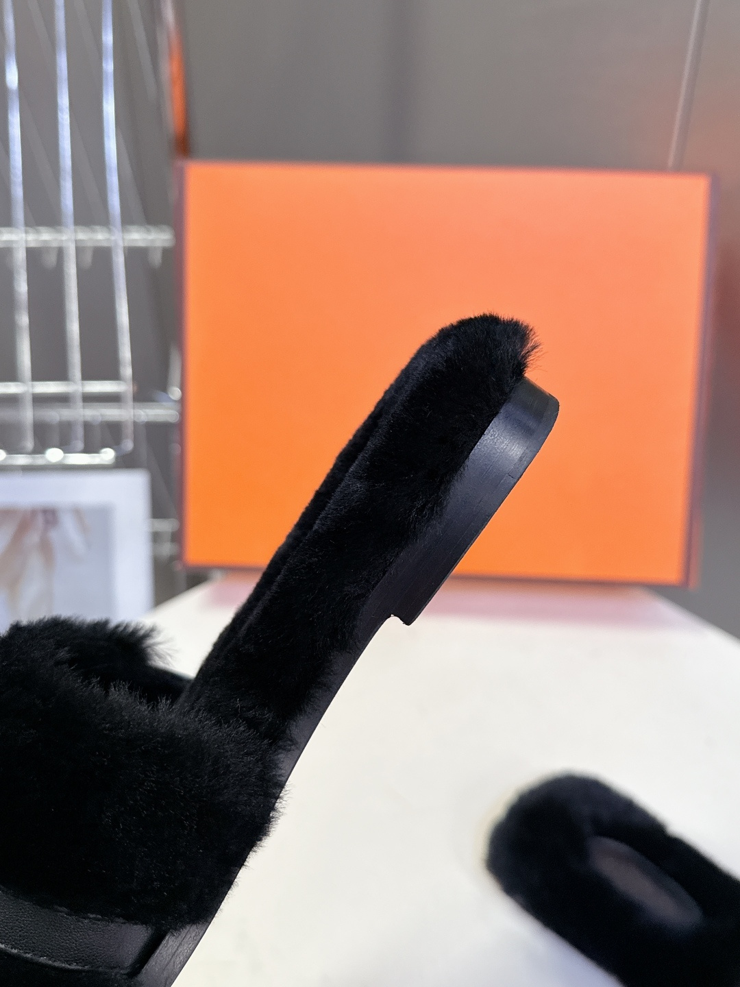 Hermes爱马仕经典kelly扣H拖 高定版本 经典常青树系列单品 面料 ：皮毛一体🐑毛 包中底料 ：