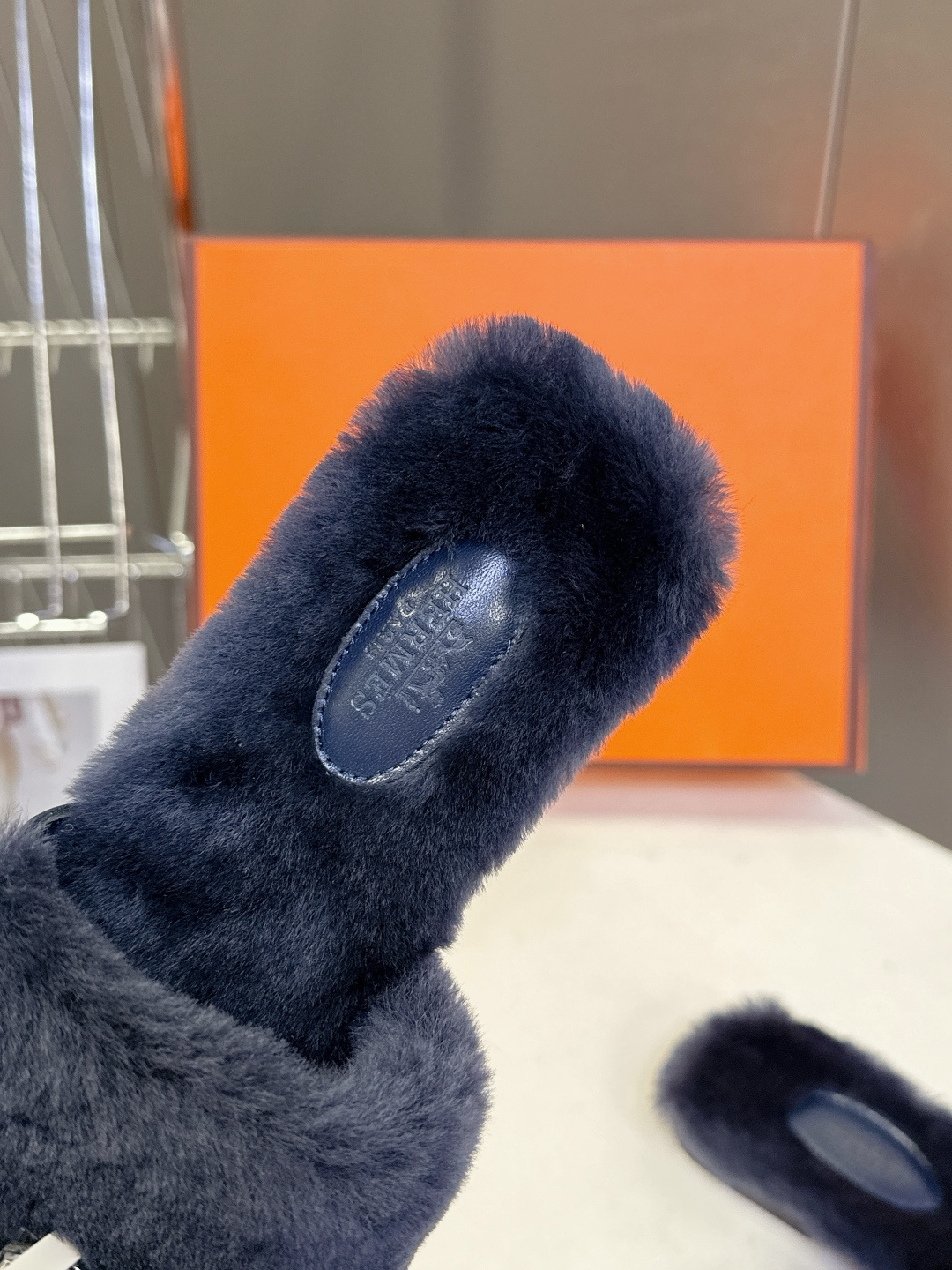 Hermes爱马仕经典kelly扣H拖 高定版本 经典常青树系列单品 面料 ：皮毛一体🐑毛 包中底料 ：