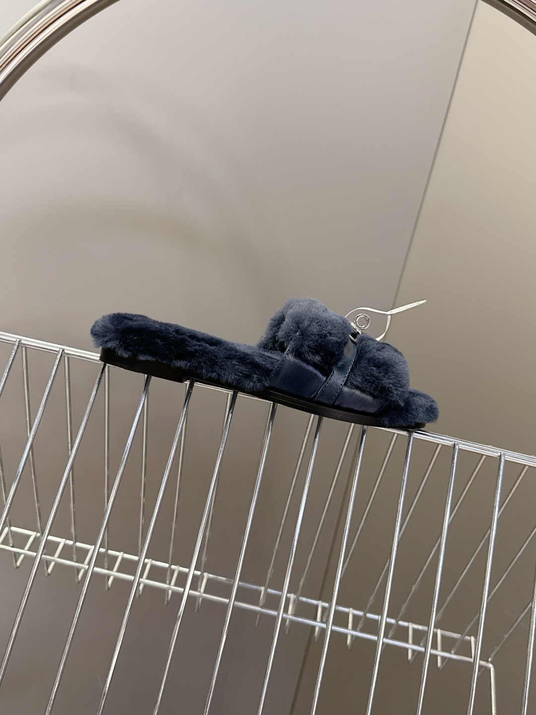 Hermes爱马仕经典kelly扣H拖 高定版本 经典常青树系列单品 面料 ：皮毛一体🐑毛 包中底料 ：