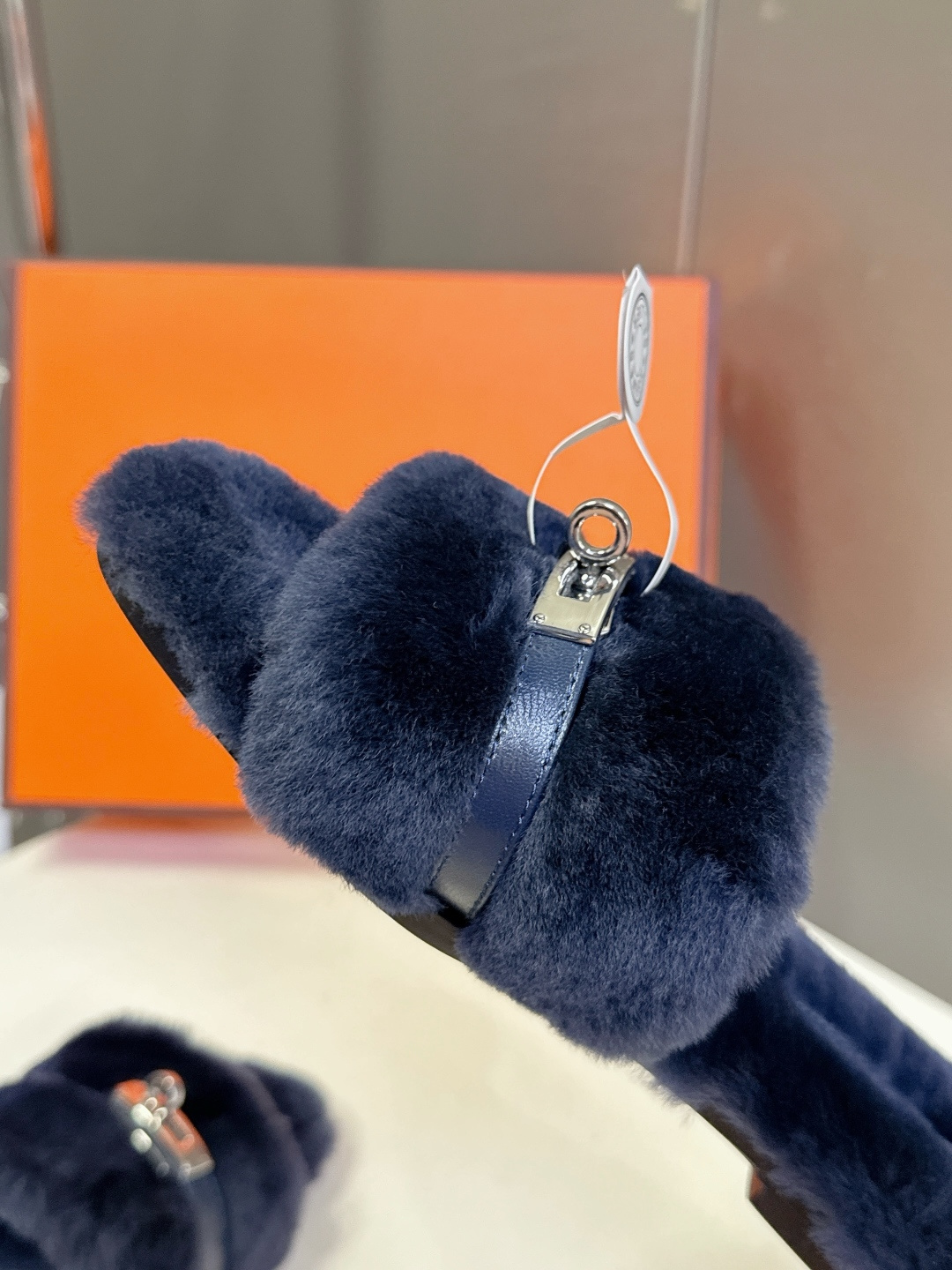 Hermes爱马仕经典kelly扣H拖 高定版本 经典常青树系列单品 面料 ：皮毛一体🐑毛 包中底料 ：