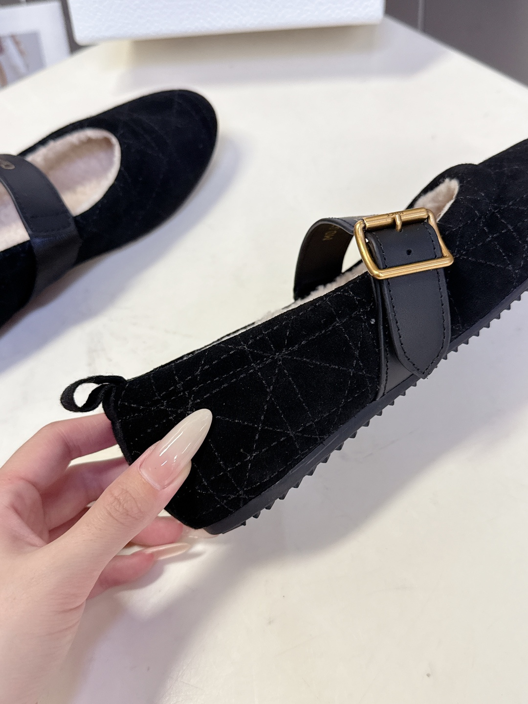 Dior迪奥秋冬最新款 毛毛鞋玛丽珍 芭蕾舞鞋 超多明星网红种草 芭蕾鞋经典的迪奥藤格纹元素 罗纹带子上