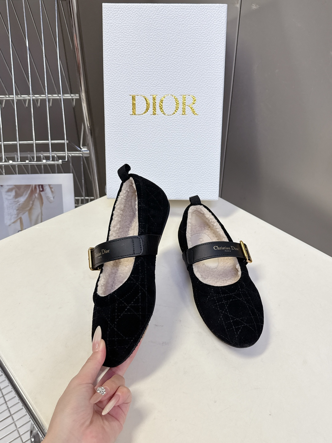 Dior迪奥秋冬最新款 毛毛鞋玛丽珍 芭蕾舞鞋 超多明星网红种草 芭蕾鞋经典的迪奥藤格纹元素 罗纹带子上