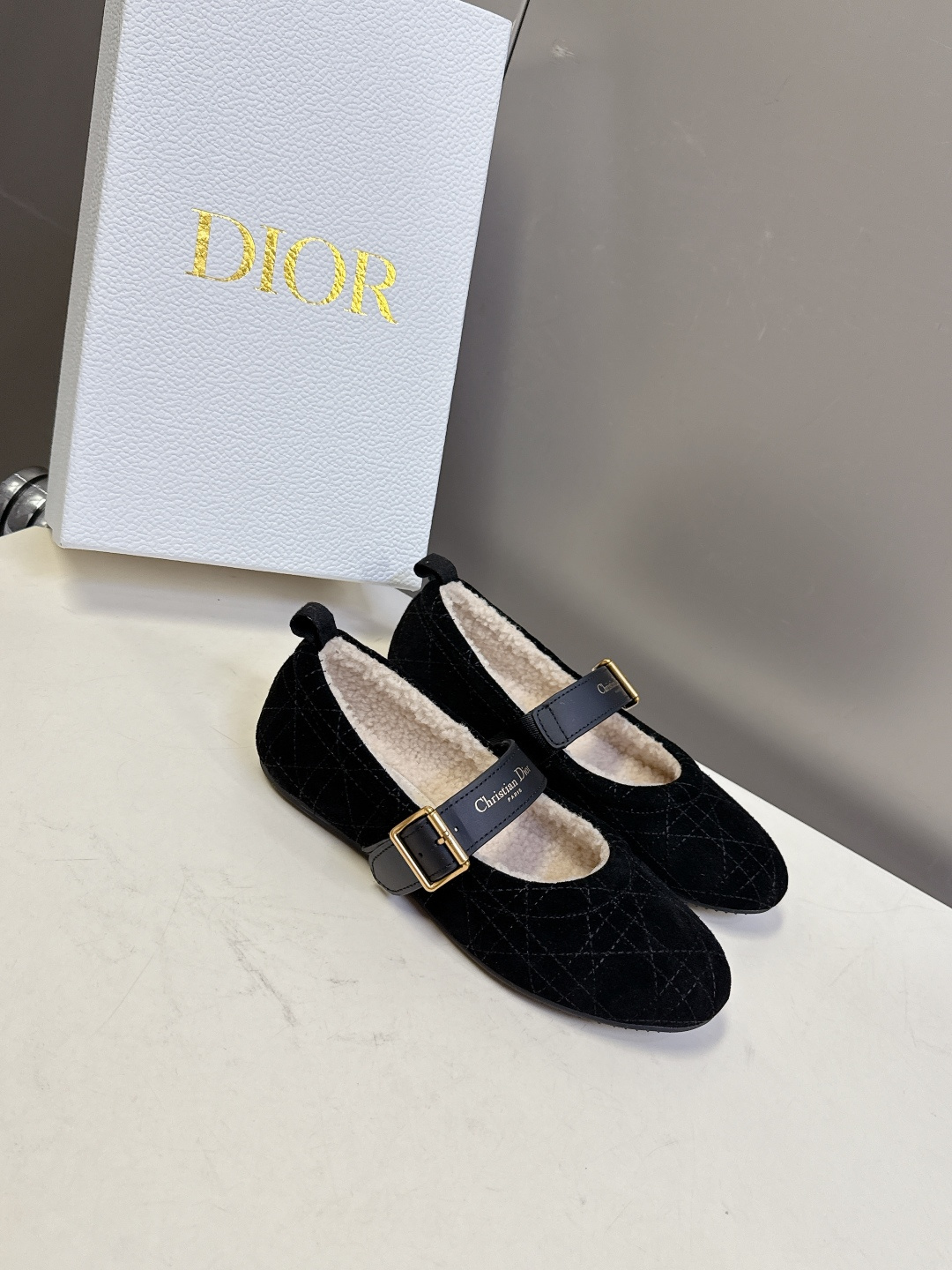 Dior迪奥秋冬最新款 毛毛鞋玛丽珍 芭蕾舞鞋 超多明星网红种草 芭蕾鞋经典的迪奥藤格纹元素 罗纹带子上