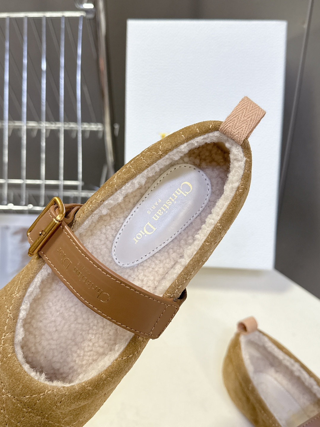 Dior迪奥秋冬最新款 毛毛鞋玛丽珍 芭蕾舞鞋 超多明星网红种草 芭蕾鞋经典的迪奥藤格纹元素 罗纹带子上