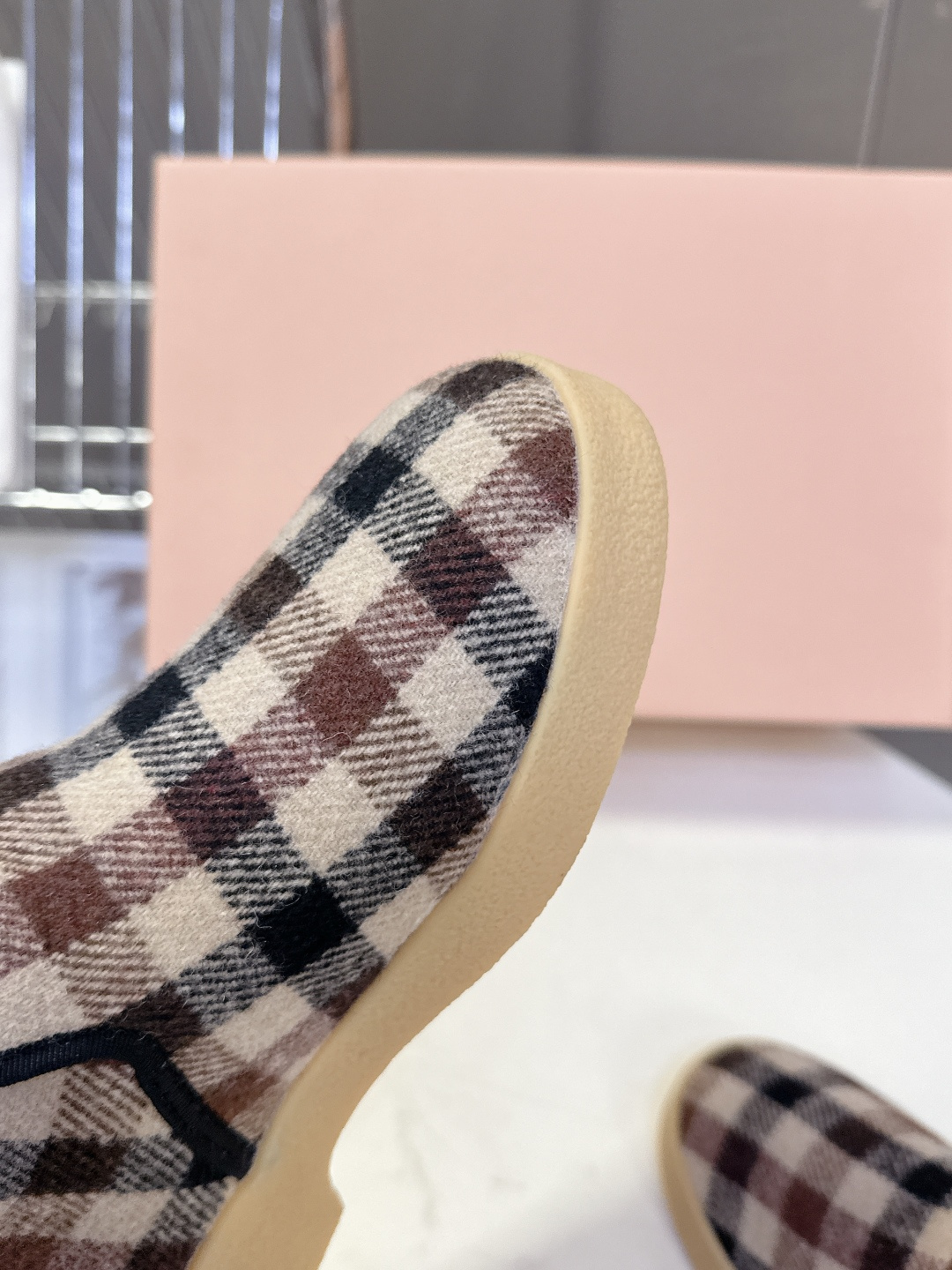 MiuMiu缪缪最新走秀款复古毛毛鞋 一脚蹬短靴官方秀场出镜率最高的单品 超多明星时尚博主种草 miu系