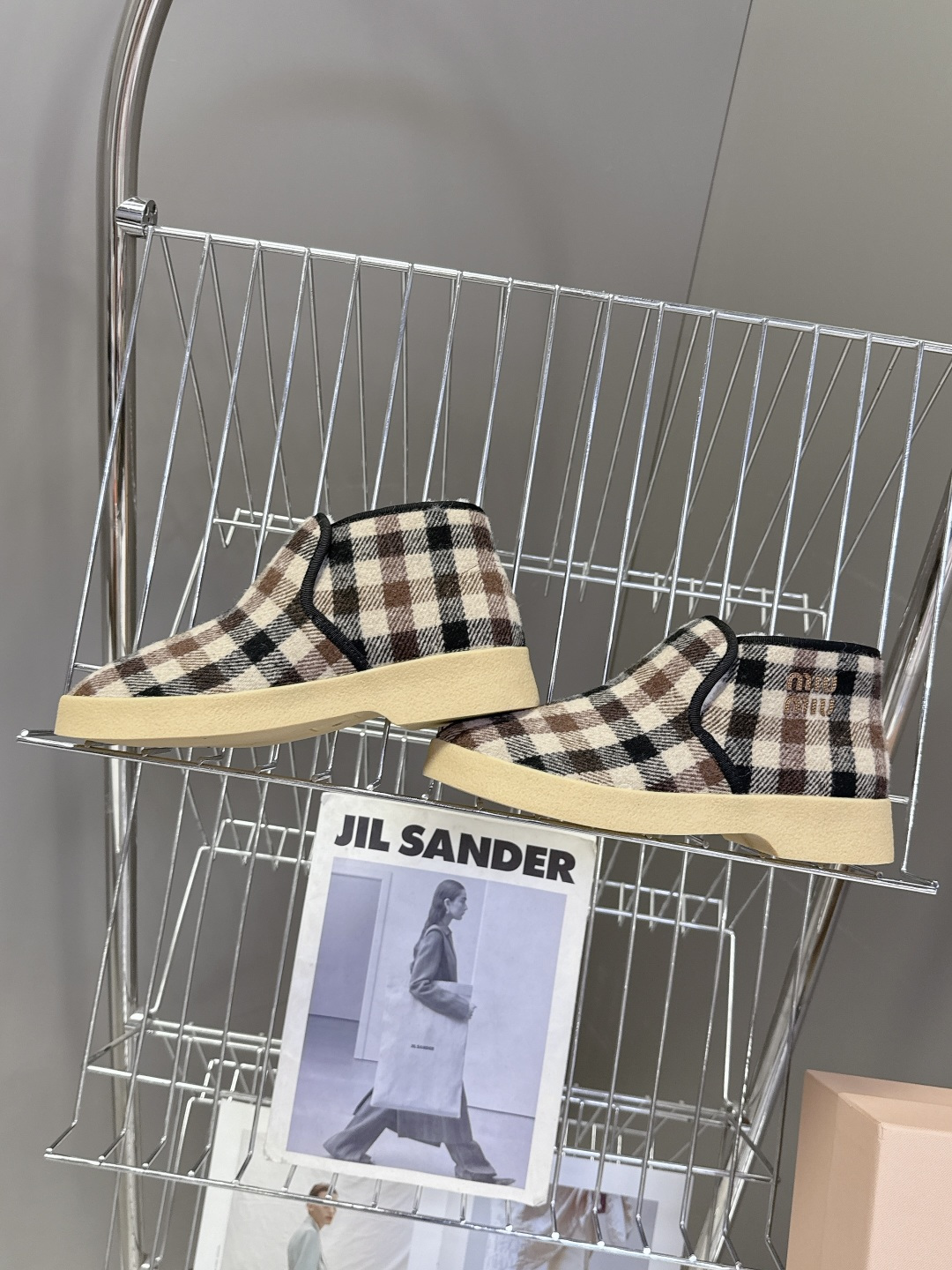 MiuMiu缪缪最新走秀款复古毛毛鞋 一脚蹬短靴官方秀场出镜率最高的单品 超多明星时尚博主种草 miu系