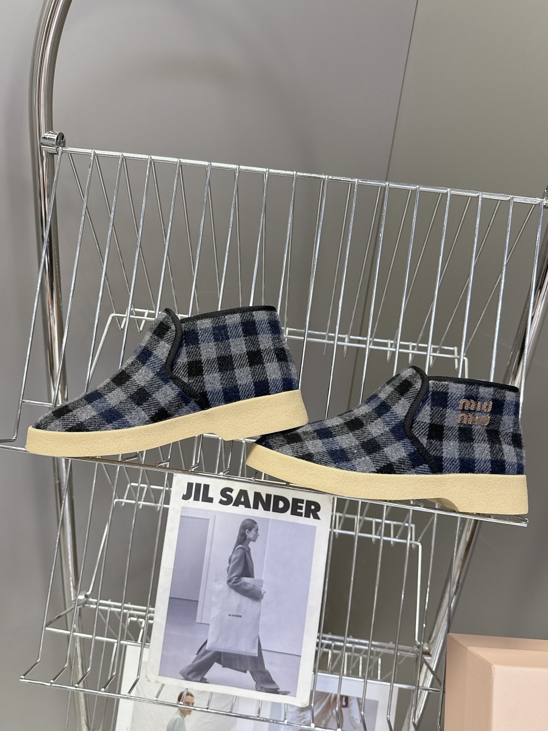 MiuMiu缪缪最新走秀款复古毛毛鞋 一脚蹬短靴官方秀场出镜率最高的单品 超多明星时尚博主种草 miu系