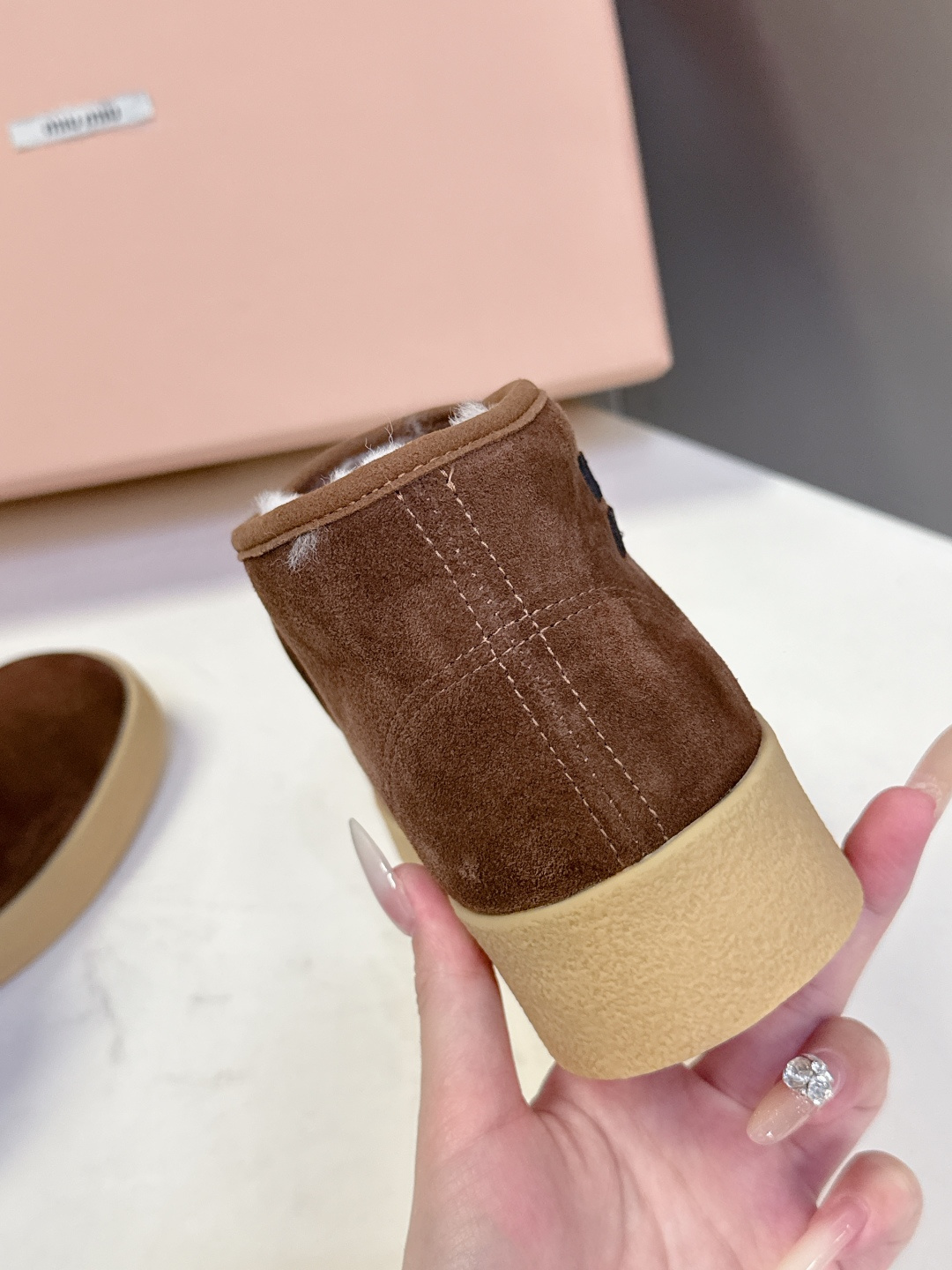 MiuMiu缪缪最新走秀款复古毛毛鞋 一脚蹬短靴官方秀场出镜率最高的单品 超多明星时尚博主种草 miu系