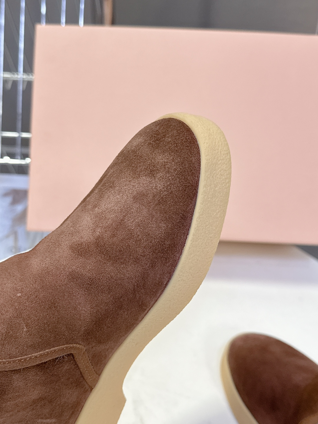 MiuMiu缪缪最新走秀款复古毛毛鞋 一脚蹬短靴官方秀场出镜率最高的单品 超多明星时尚博主种草 miu系