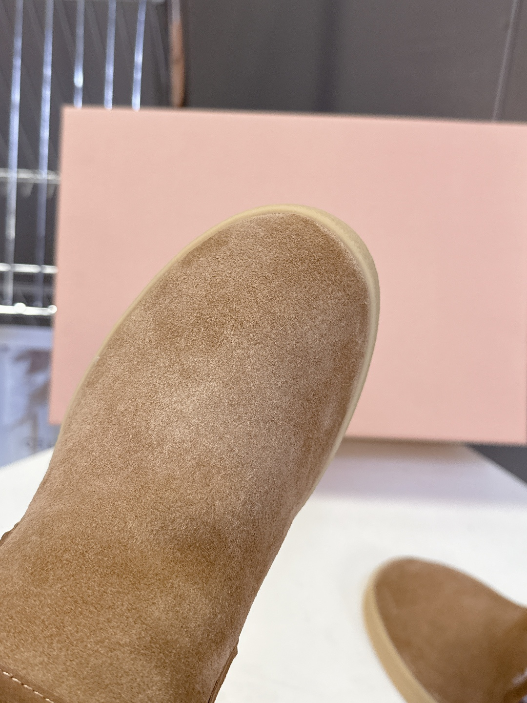 MiuMiu缪缪最新走秀款复古毛毛鞋 一脚蹬短靴官方秀场出镜率最高的单品 超多明星时尚博主种草 miu系