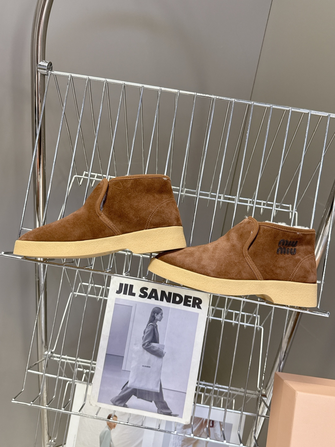 MiuMiu缪缪最新走秀款复古毛毛鞋 一脚蹬短靴官方秀场出镜率最高的单品 超多明星时尚博主种草 miu系