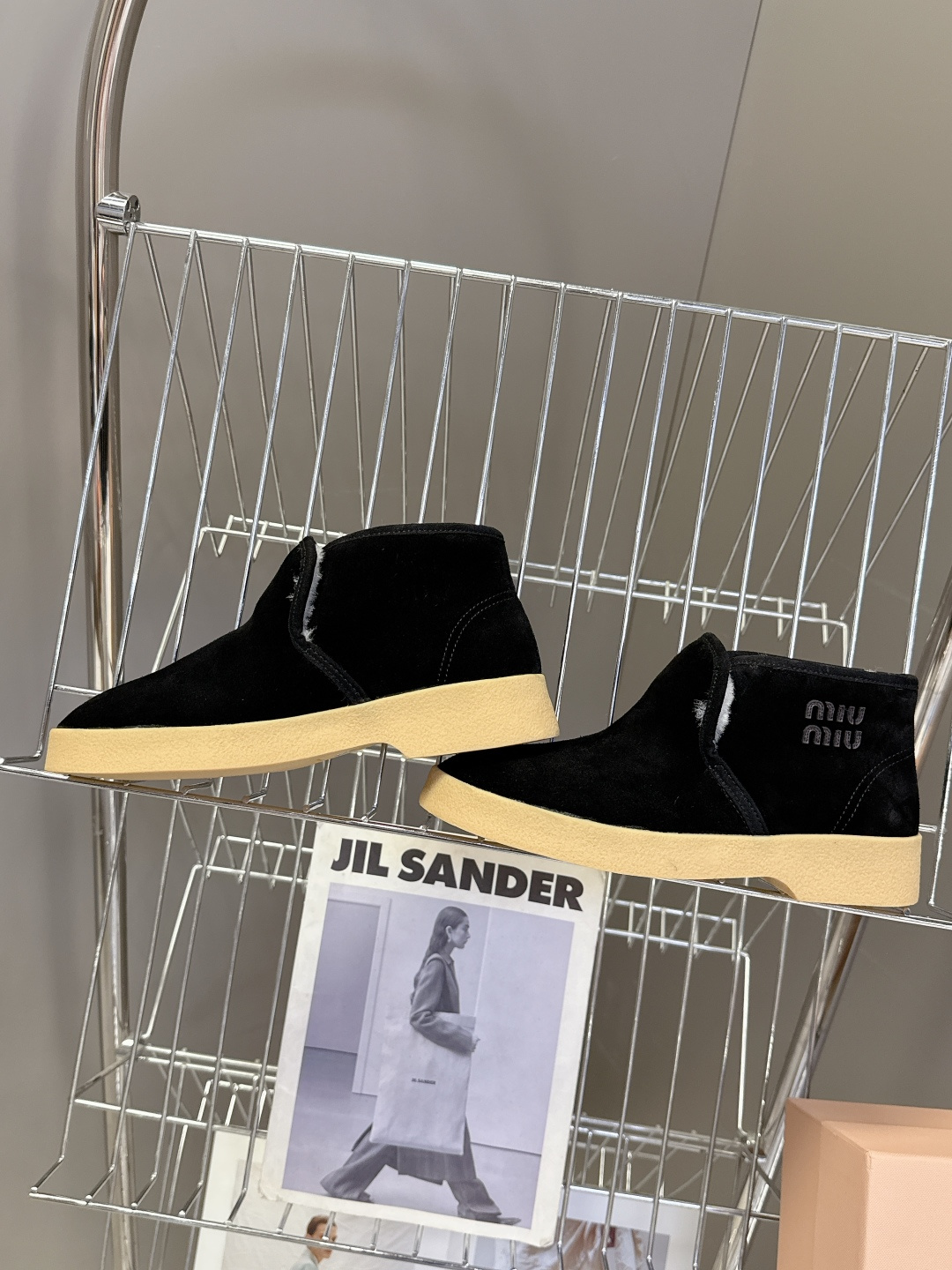 MiuMiu缪缪最新走秀款复古毛毛鞋 一脚蹬短靴官方秀场出镜率最高的单品 超多明星时尚博主种草 miu系