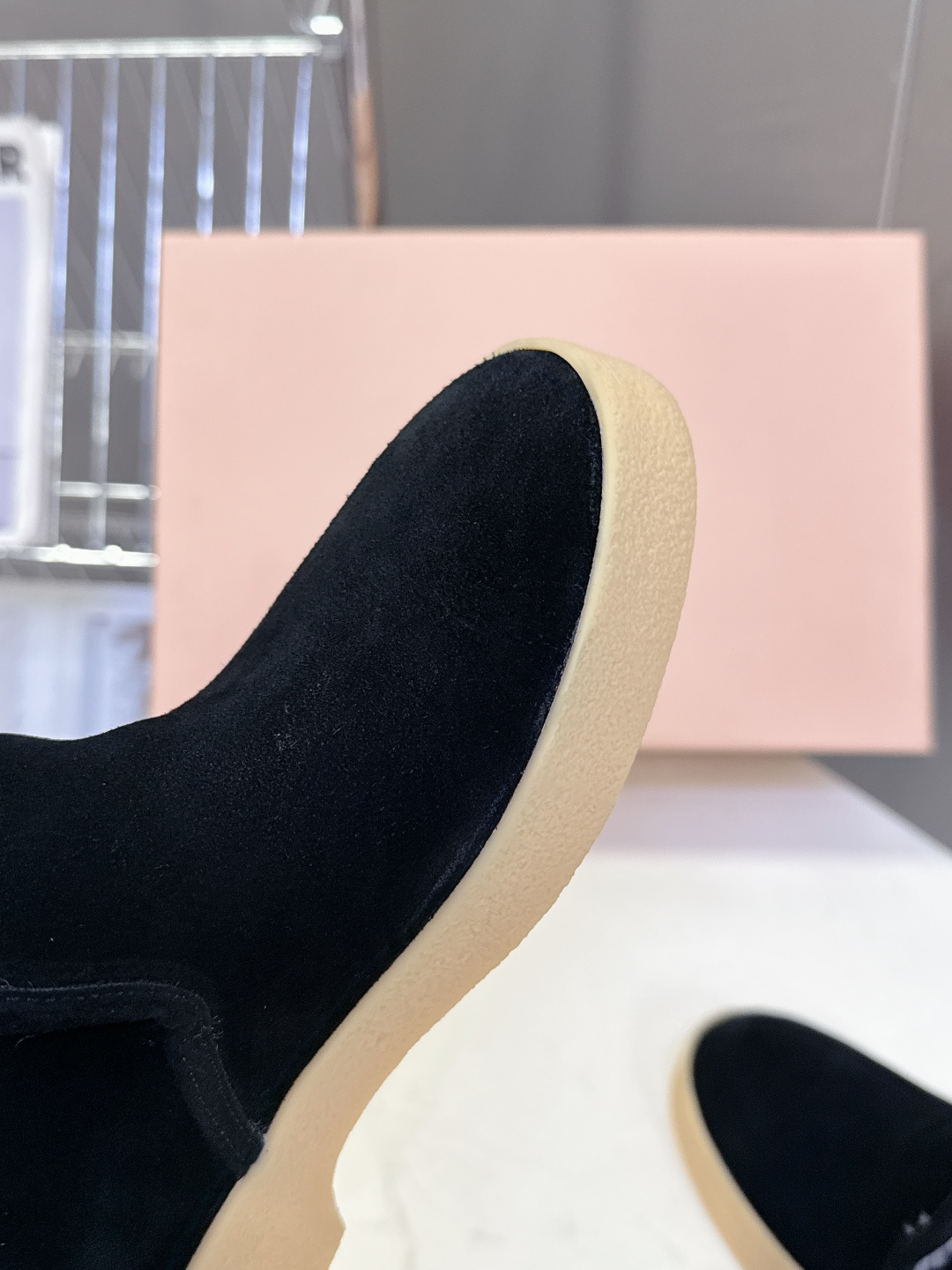 MiuMiu缪缪最新走秀款复古毛毛鞋 一脚蹬短靴官方秀场出镜率最高的单品 超多明星时尚博主种草 miu系