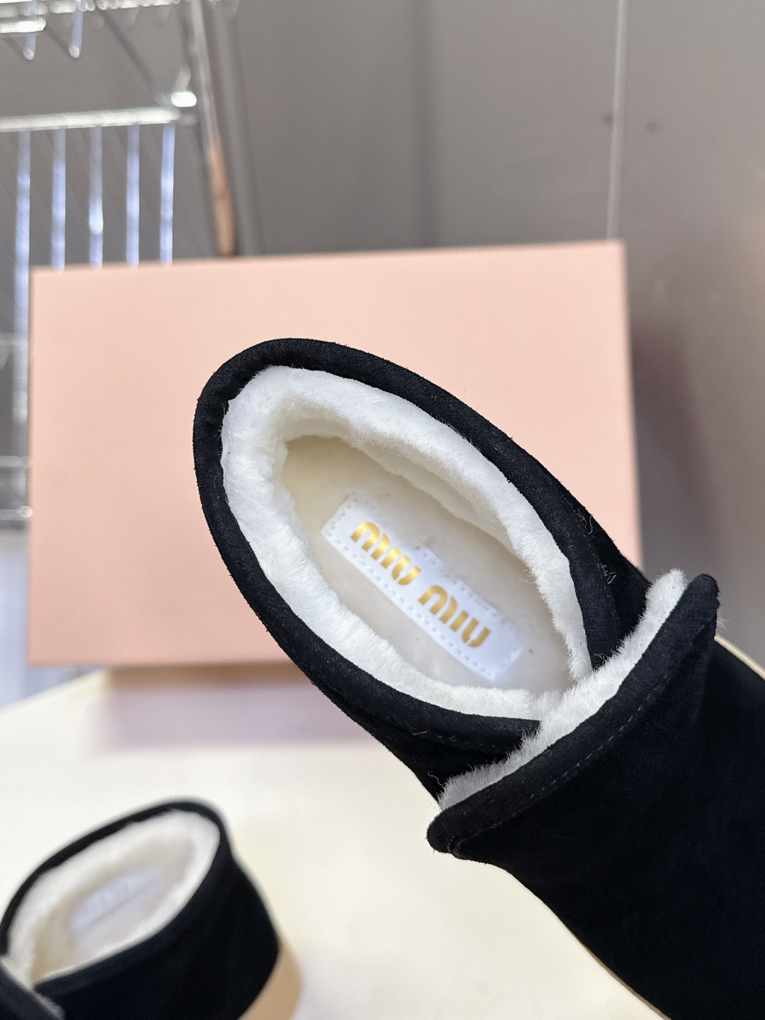 MiuMiu缪缪最新走秀款复古毛毛鞋 一脚蹬短靴官方秀场出镜率最高的单品 超多明星时尚博主种草 miu系