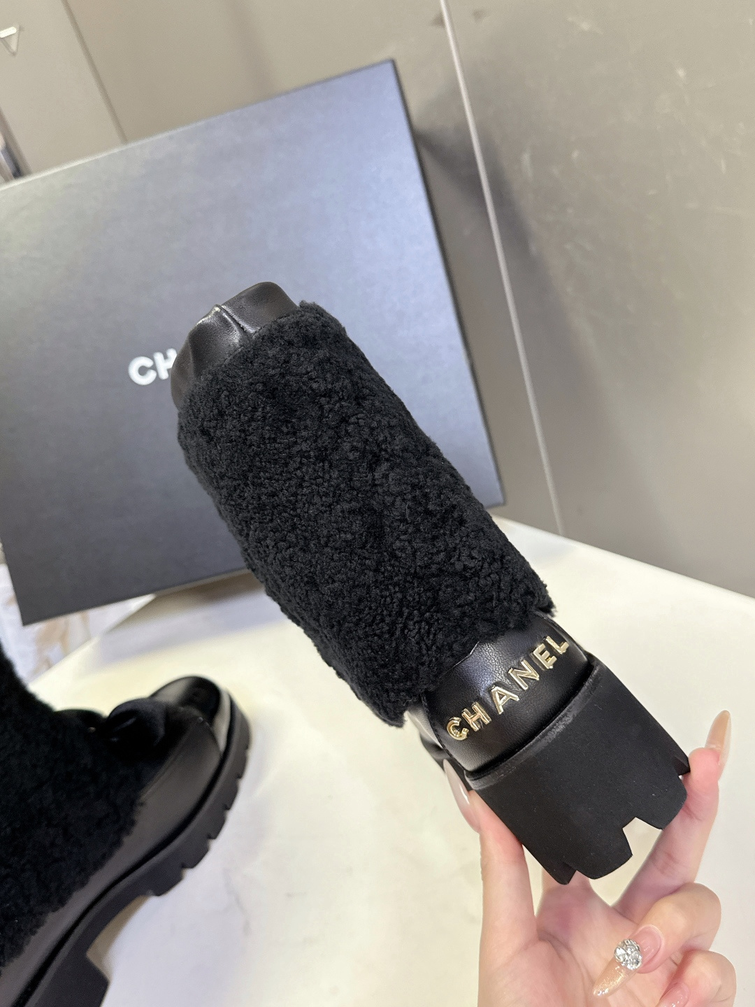 Chanel香奈儿25N滑雪系列蝴蝶结 羊羔毛短靴超多明星网红种草 可帅气可温柔的小香靴子 蝴蝶结也是它