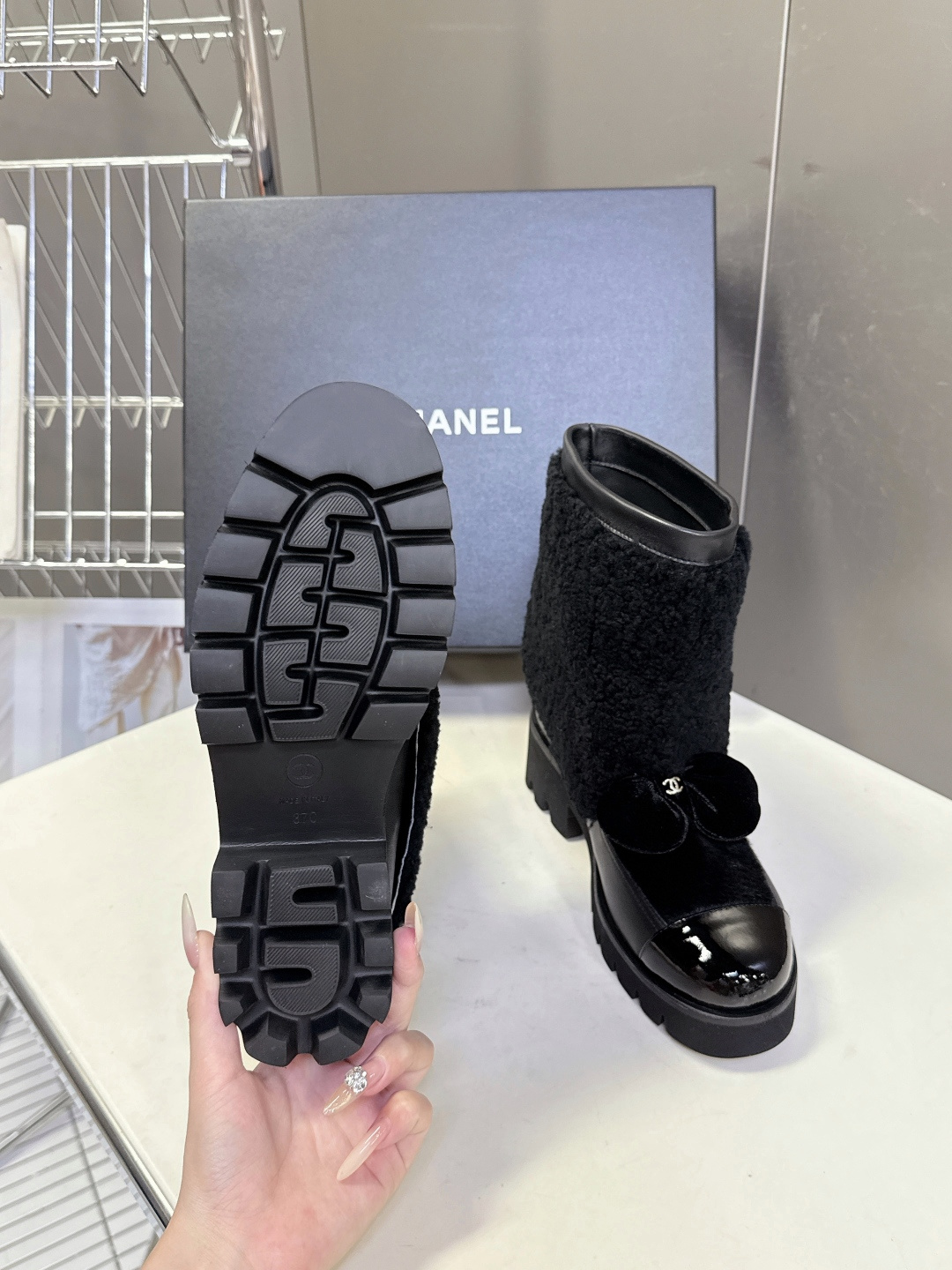 Chanel香奈儿25N滑雪系列蝴蝶结 羊羔毛短靴超多明星网红种草 可帅气可温柔的小香靴子 蝴蝶结也是它