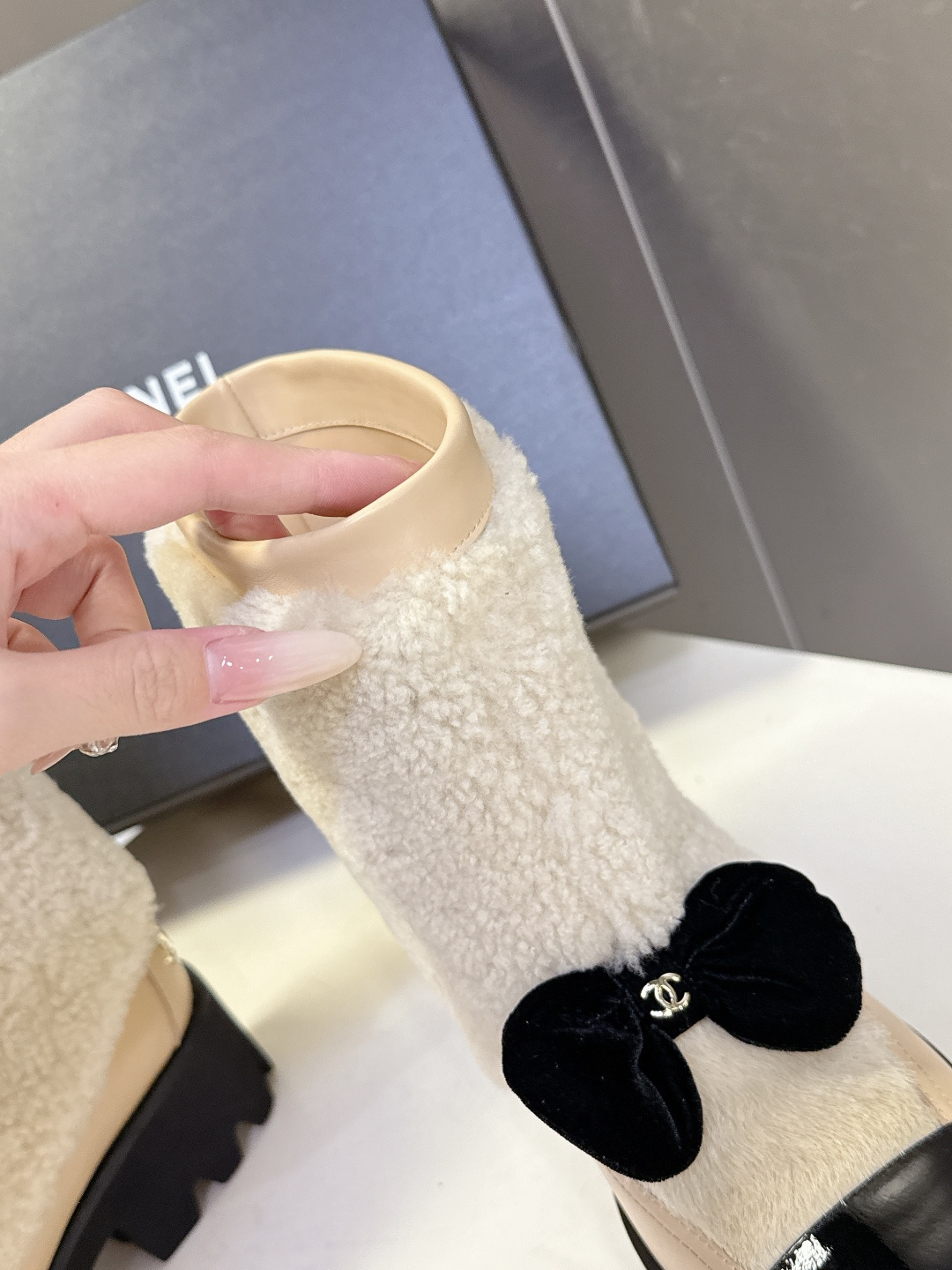 Chanel香奈儿25N滑雪系列蝴蝶结 羊羔毛短靴超多明星网红种草 可帅气可温柔的小香靴子 蝴蝶结也是它