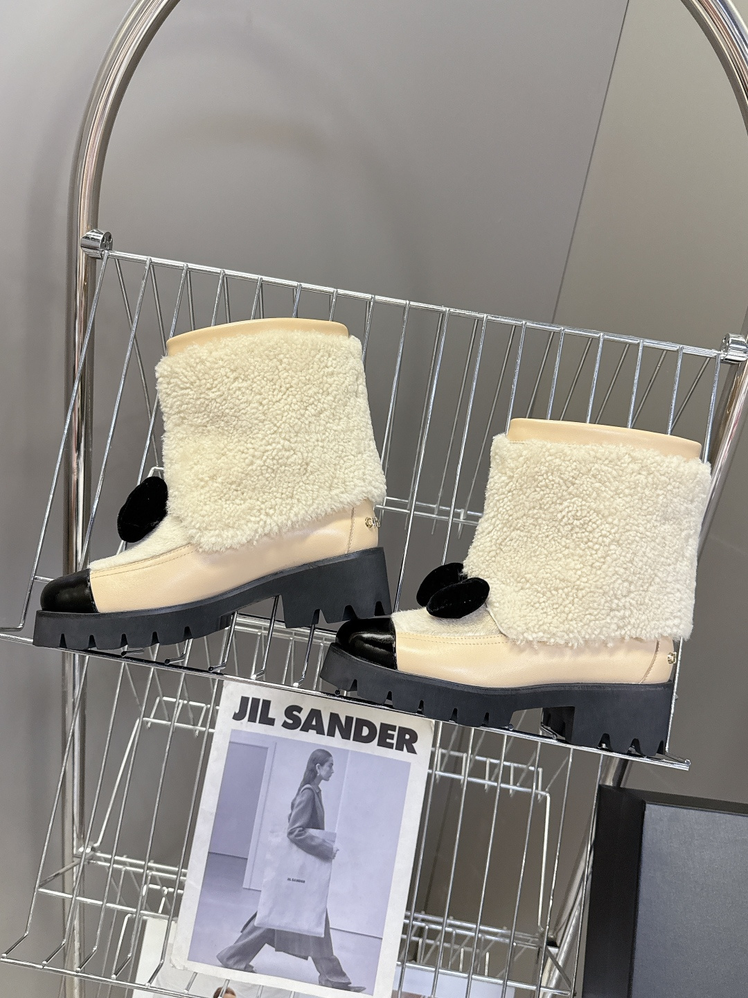 Chanel香奈儿25N滑雪系列蝴蝶结 羊羔毛短靴超多明星网红种草 可帅气可温柔的小香靴子 蝴蝶结也是它