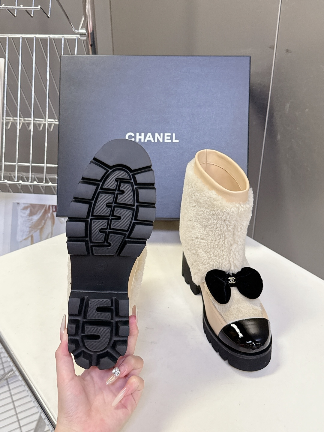 Chanel香奈儿25N滑雪系列蝴蝶结 羊羔毛短靴超多明星网红种草 可帅气可温柔的小香靴子 蝴蝶结也是它