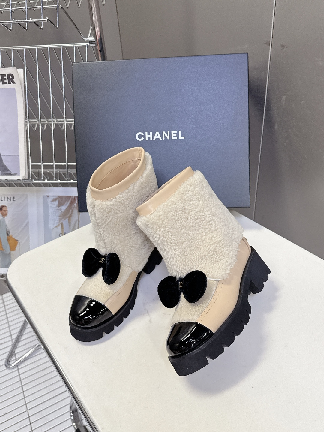 Chanel香奈儿25N滑雪系列蝴蝶结 羊羔毛短靴超多明星网红种草 可帅气可温柔的小香靴子 蝴蝶结也是它