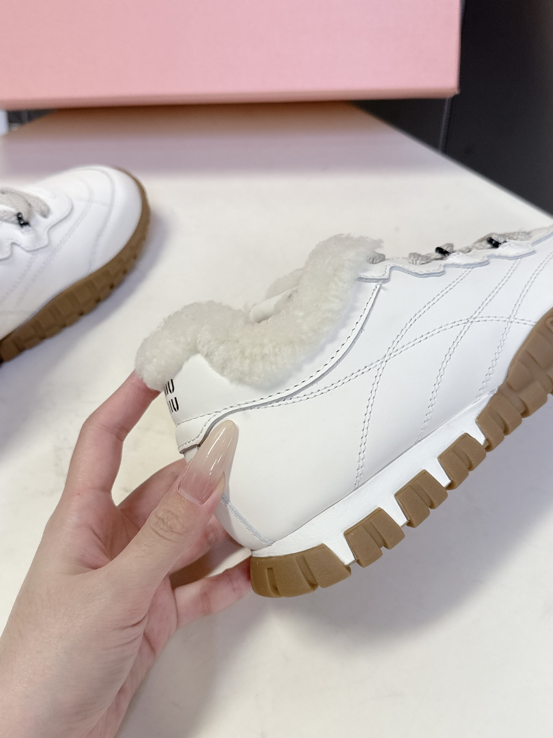 MiuMiu缪缪秋冬最新款 毛毛鞋 饼干鞋 休闲鞋超多明星网红种草 miu家最新爆款 前卫大胆的设计，M