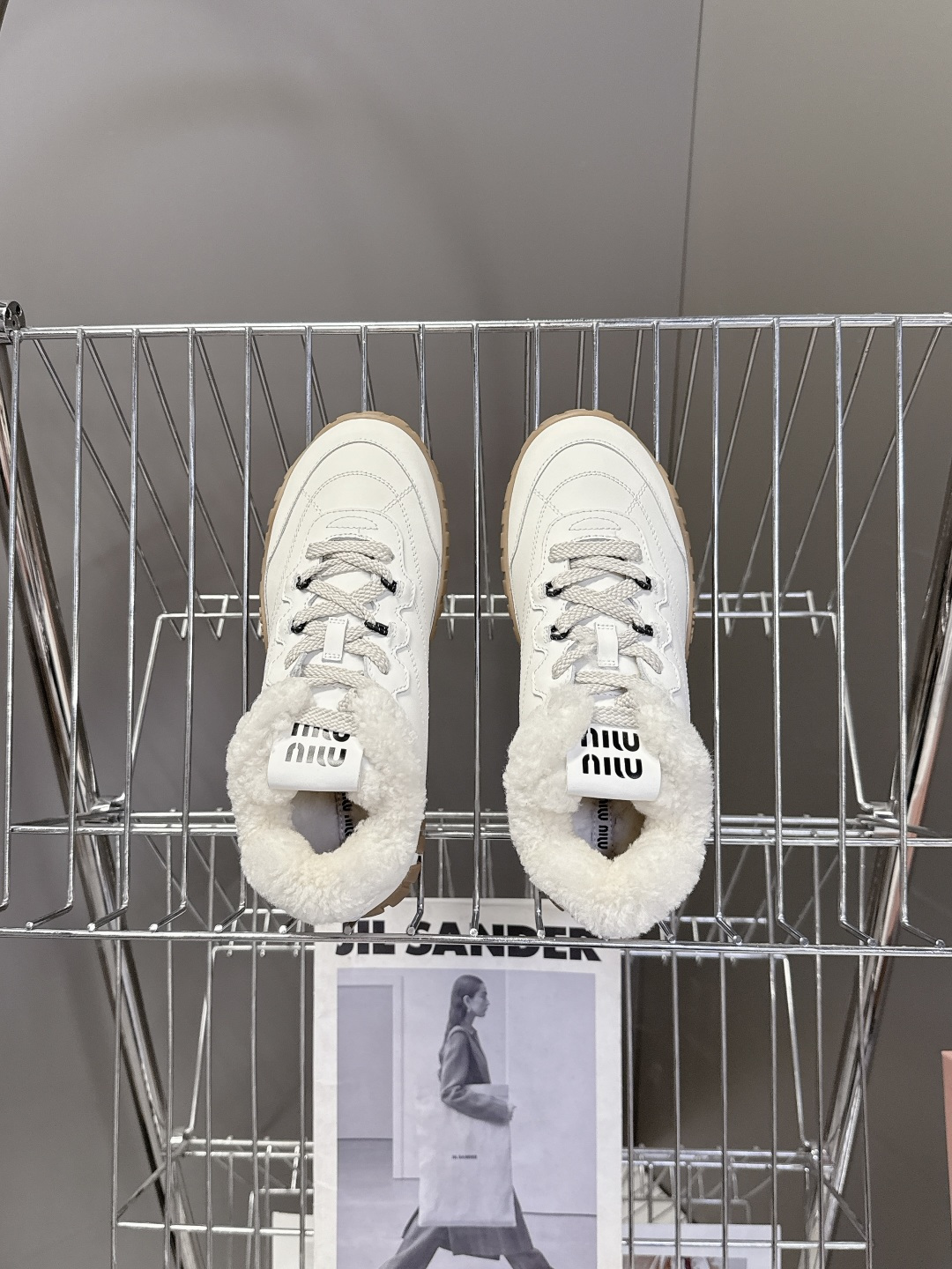 MiuMiu缪缪秋冬最新款 毛毛鞋 饼干鞋 休闲鞋超多明星网红种草 miu家最新爆款 前卫大胆的设计，M