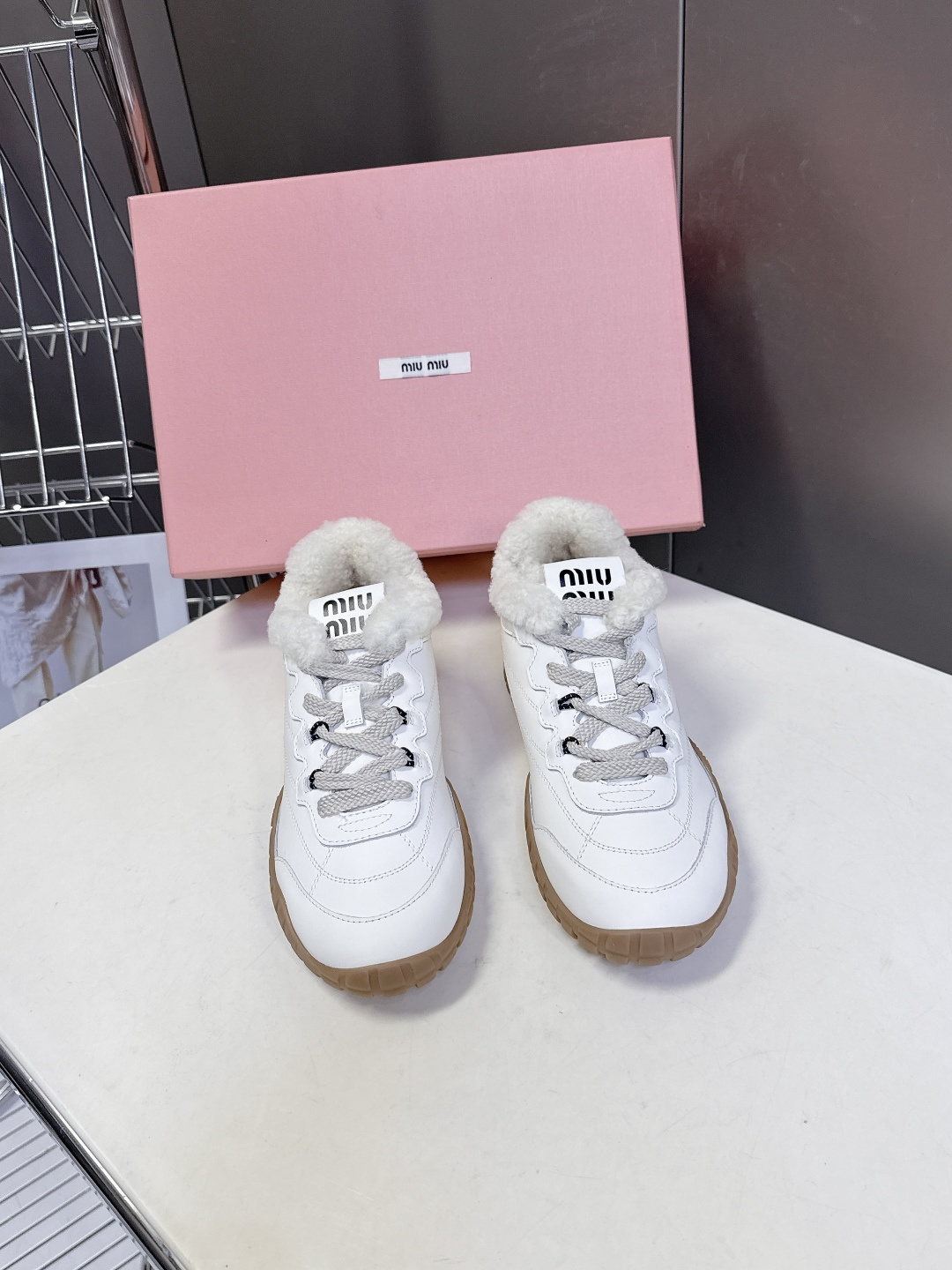 MiuMiu缪缪秋冬最新款 毛毛鞋 饼干鞋 休闲鞋超多明星网红种草 miu家最新爆款 前卫大胆的设计，M