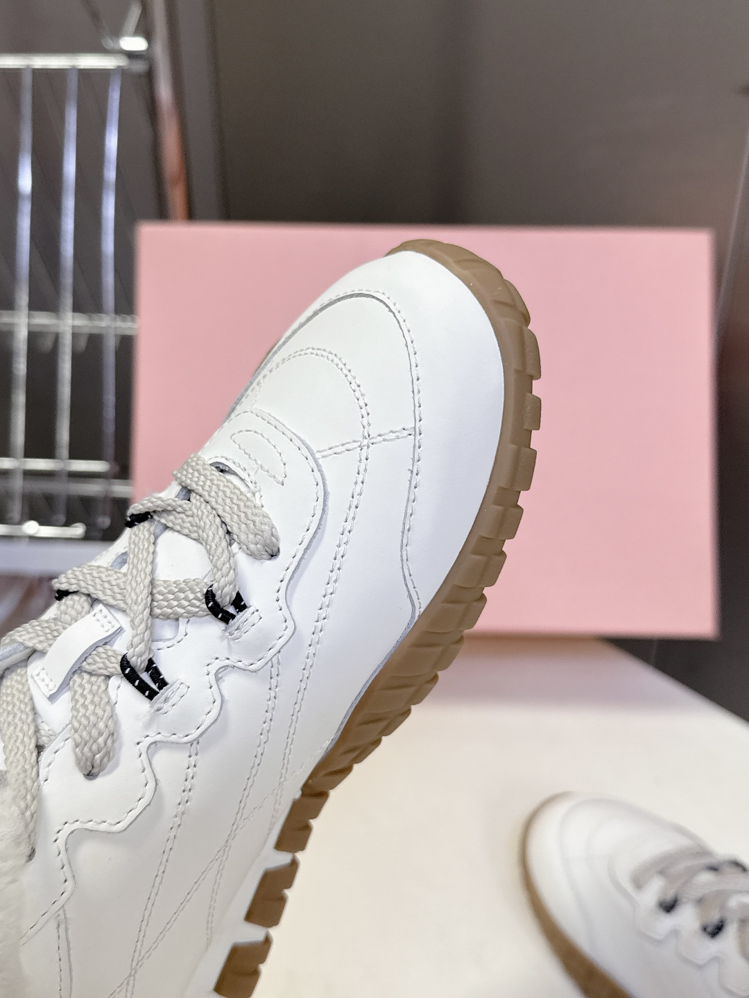 MiuMiu缪缪秋冬最新款 毛毛鞋 饼干鞋 休闲鞋超多明星网红种草 miu家最新爆款 前卫大胆的设计，M