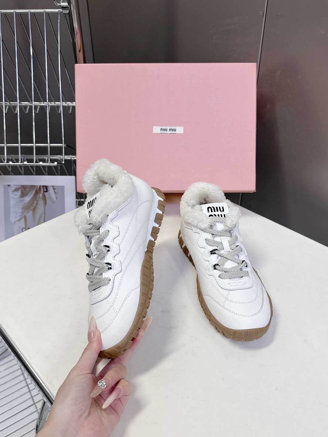 MiuMiu缪缪秋冬最新款 毛毛鞋 饼干鞋 休闲鞋超多明星网红种草 miu家最新爆款 前卫大胆的设计，M