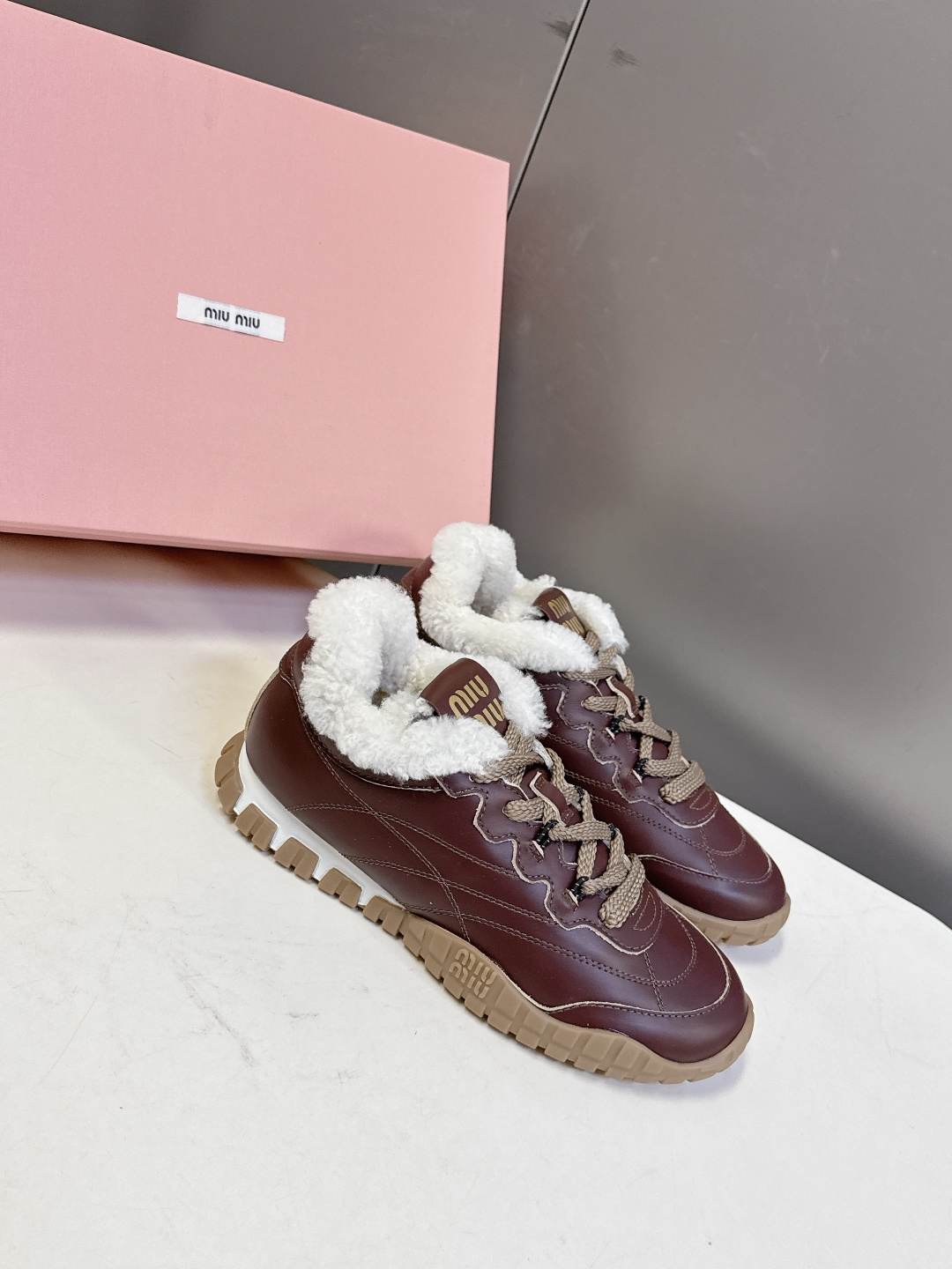 MiuMiu缪缪秋冬最新款 毛毛鞋 饼干鞋 休闲鞋超多明星网红种草 miu家最新爆款 前卫大胆的设计，M