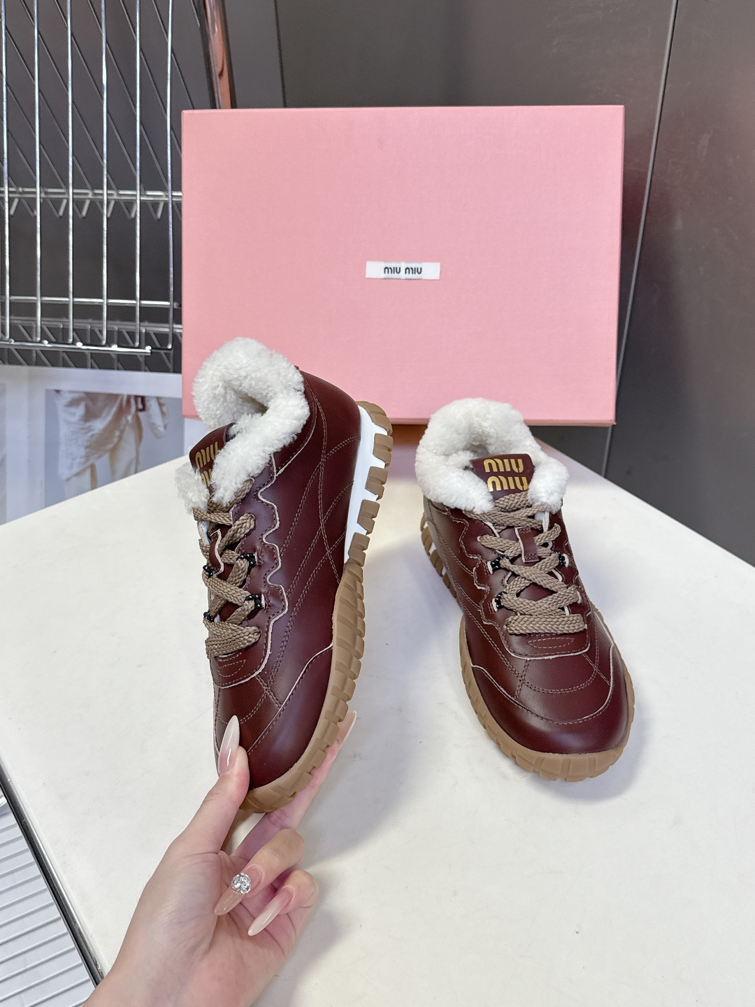 MiuMiu缪缪秋冬最新款 毛毛鞋 饼干鞋 休闲鞋超多明星网红种草 miu家最新爆款 前卫大胆的设计，M
