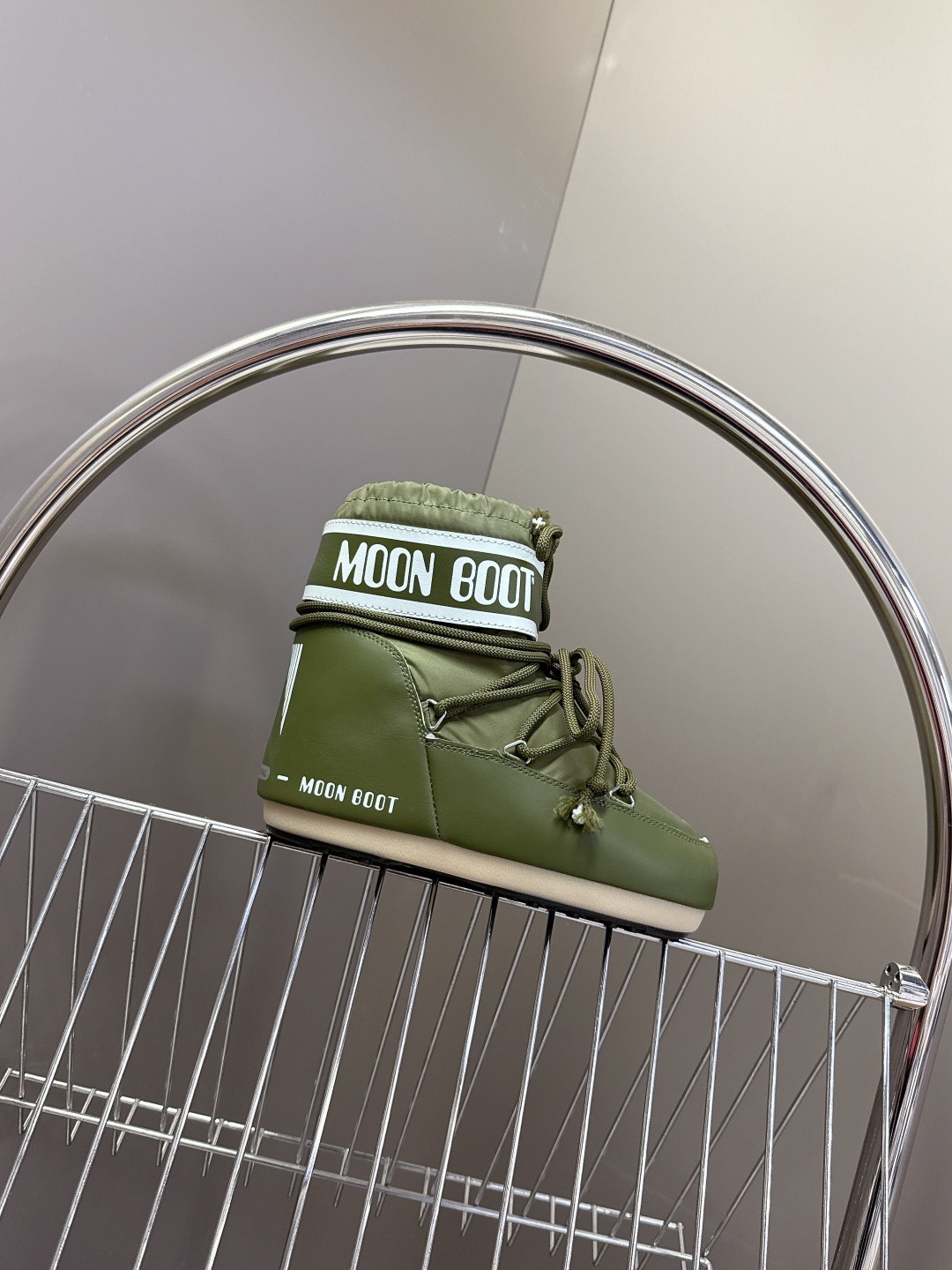 Moon Boot 秋冬最新款雪地靴 丑萌滑雪鞋超多明星网红种草 秋冬滑雪必备款 现在有一款更另类的雪地