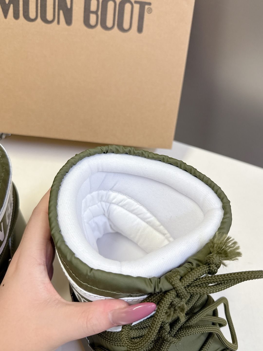 Moon Boot 秋冬最新款雪地靴 丑萌滑雪鞋超多明星网红种草 秋冬滑雪必备款 现在有一款更另类的雪地