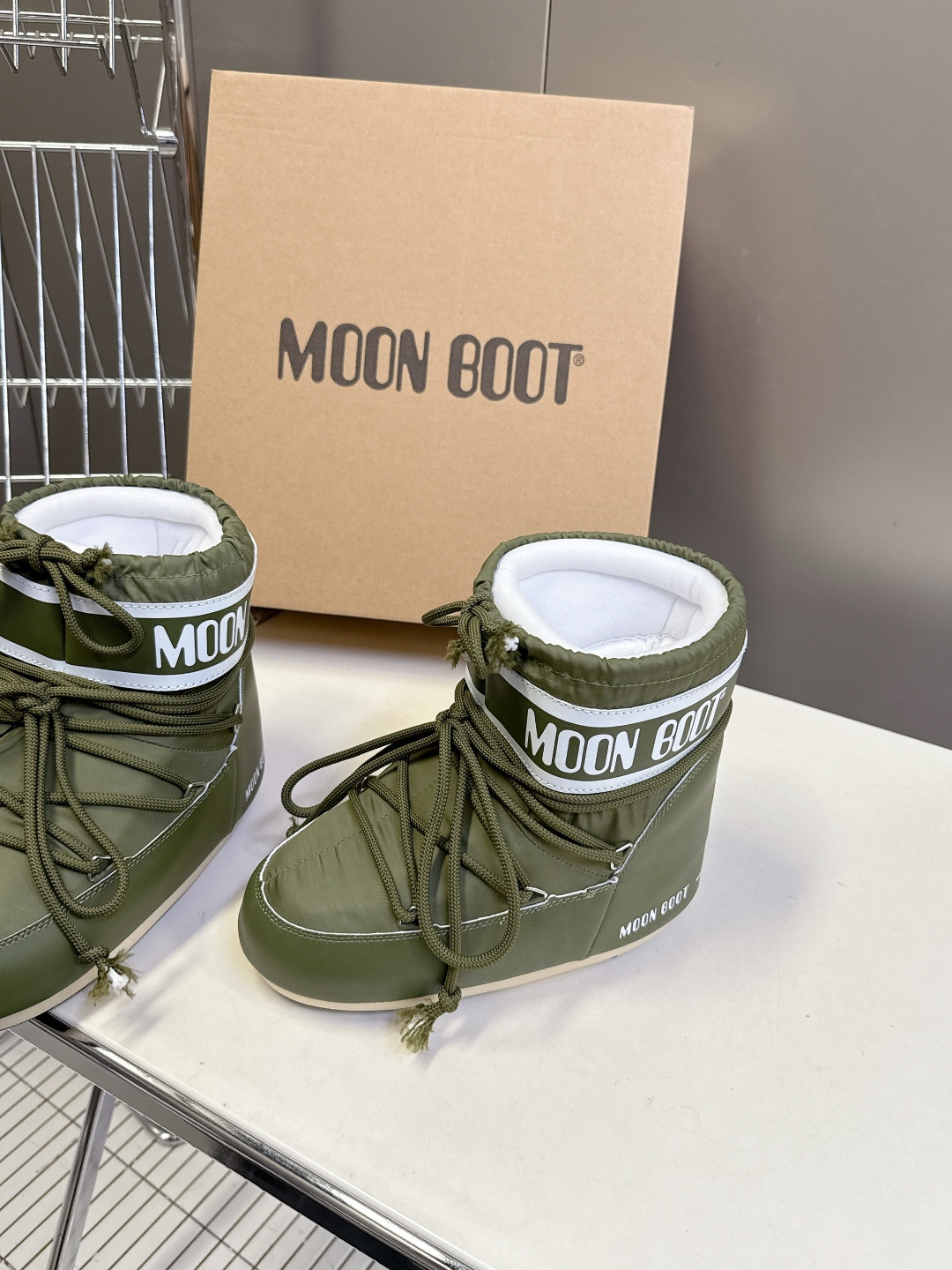 Moon Boot 秋冬最新款雪地靴 丑萌滑雪鞋超多明星网红种草 秋冬滑雪必备款 现在有一款更另类的雪地