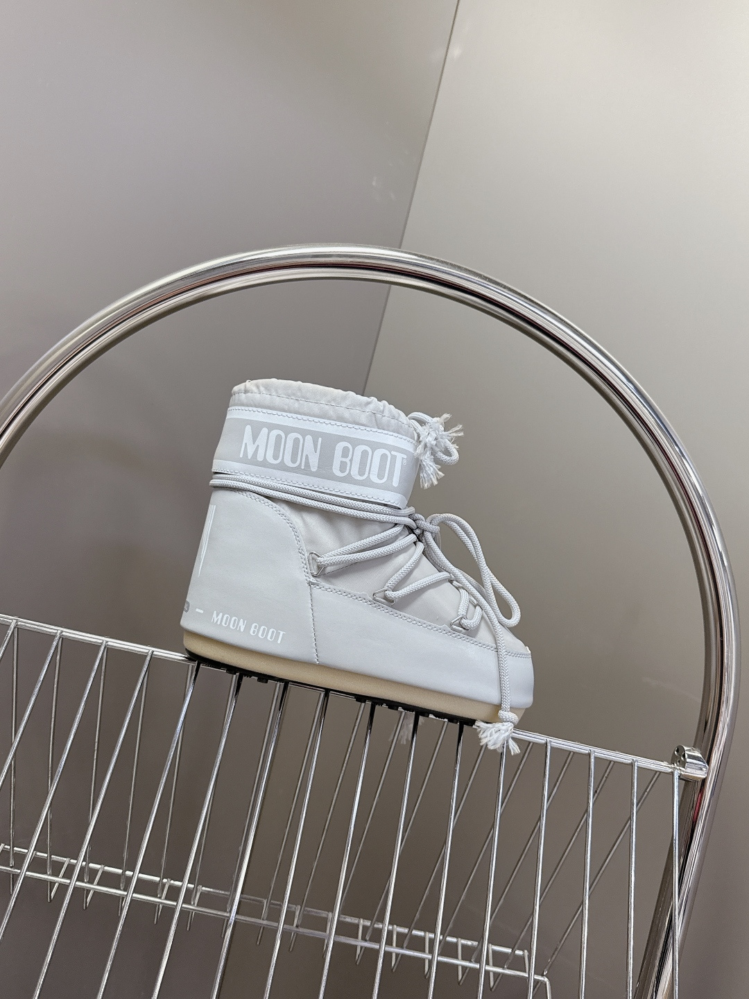 Moon Boot 秋冬最新款雪地靴 丑萌滑雪鞋超多明星网红种草 秋冬滑雪必备款 现在有一款更另类的雪地