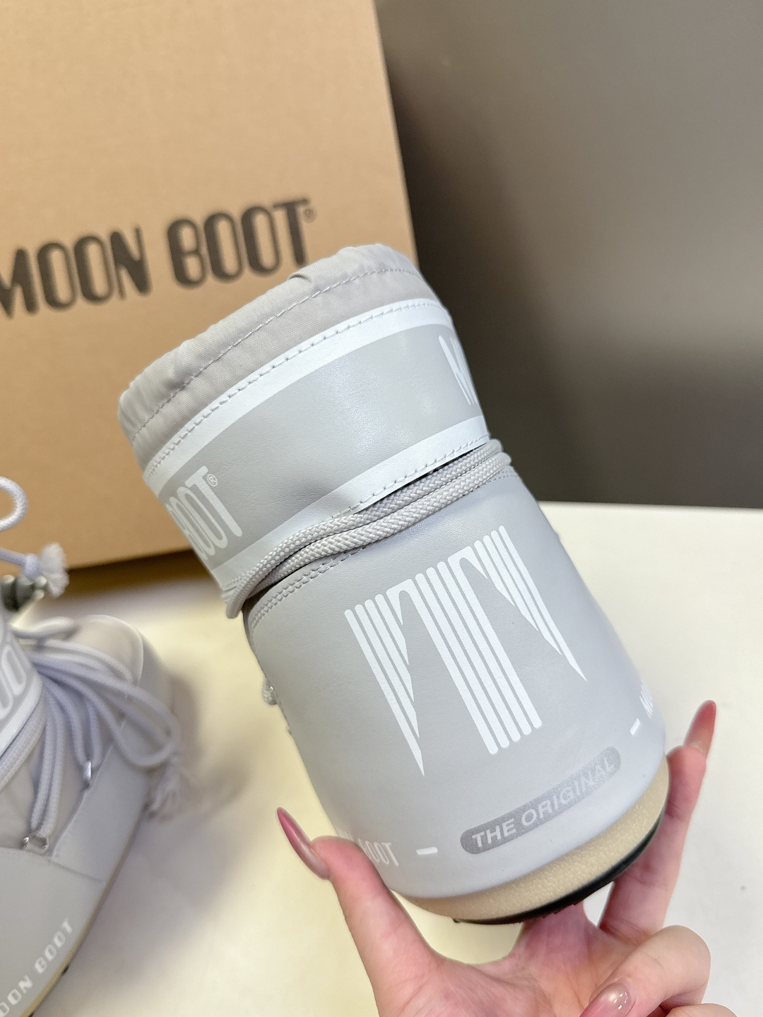 Moon Boot 秋冬最新款雪地靴 丑萌滑雪鞋超多明星网红种草 秋冬滑雪必备款 现在有一款更另类的雪地