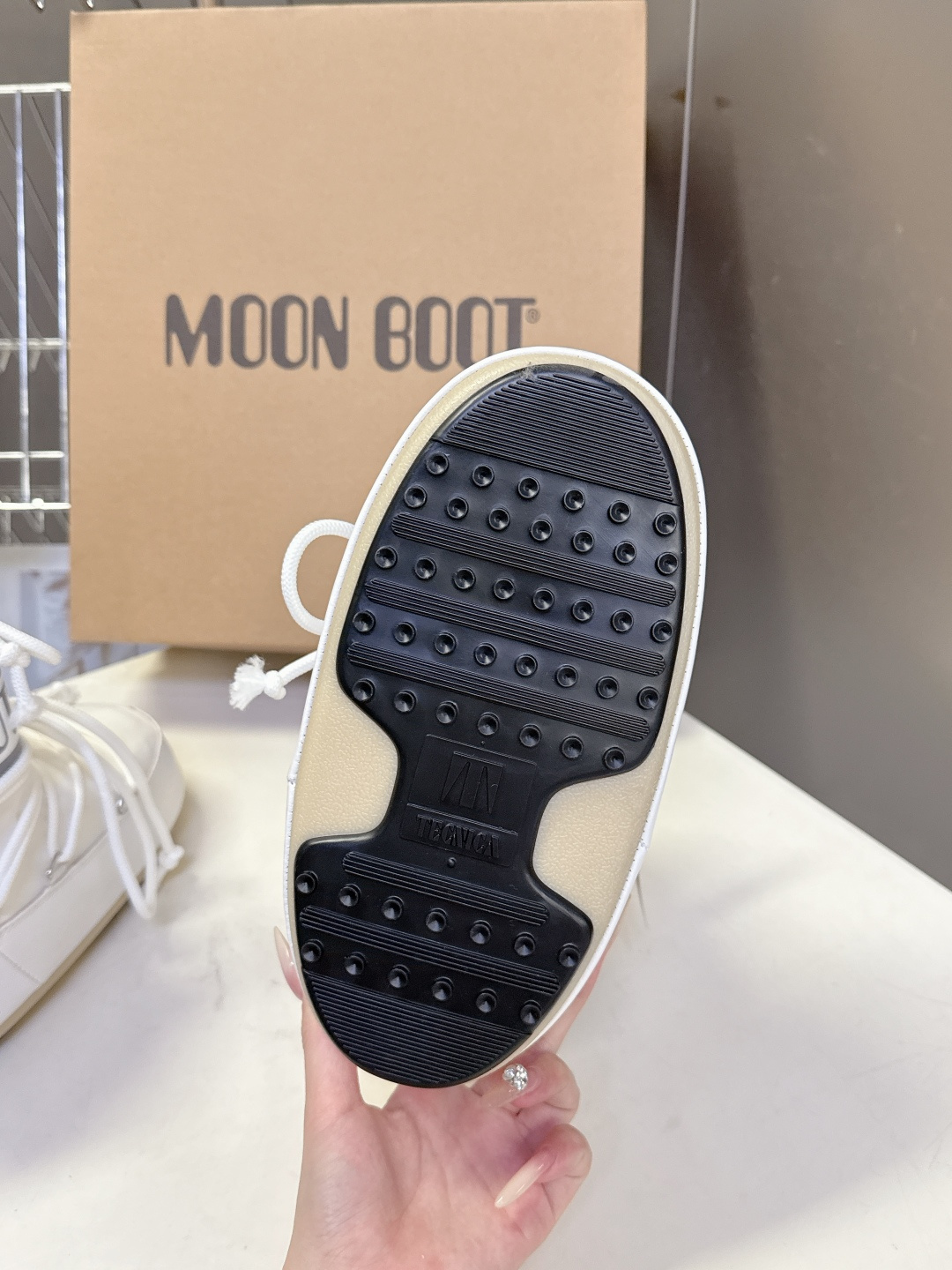 Moon Boot 秋冬最新款雪地靴 丑萌滑雪鞋超多明星网红种草 秋冬滑雪必备款 现在有一款更另类的雪地