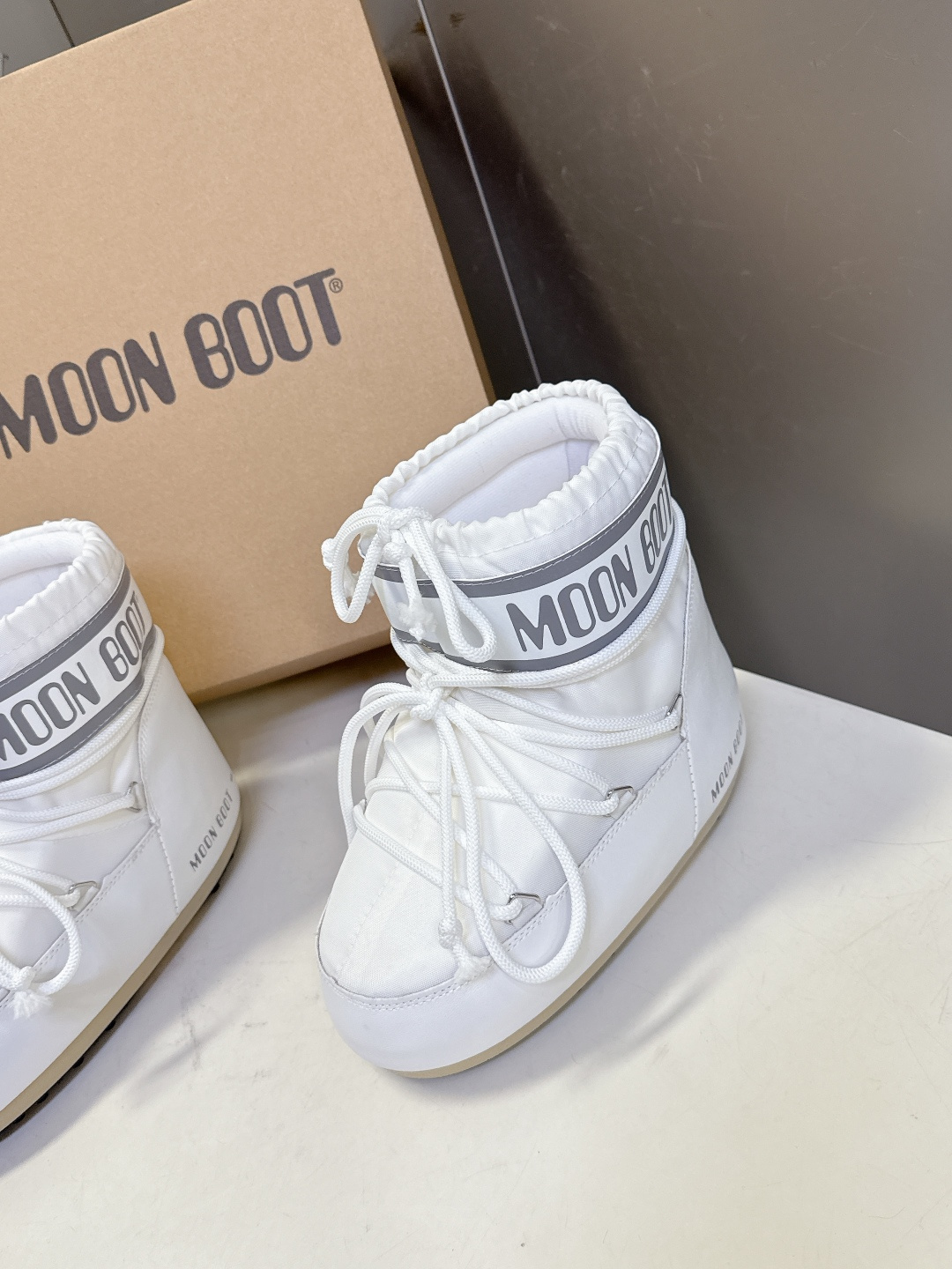 Moon Boot 秋冬最新款雪地靴 丑萌滑雪鞋超多明星网红种草 秋冬滑雪必备款 现在有一款更另类的雪地