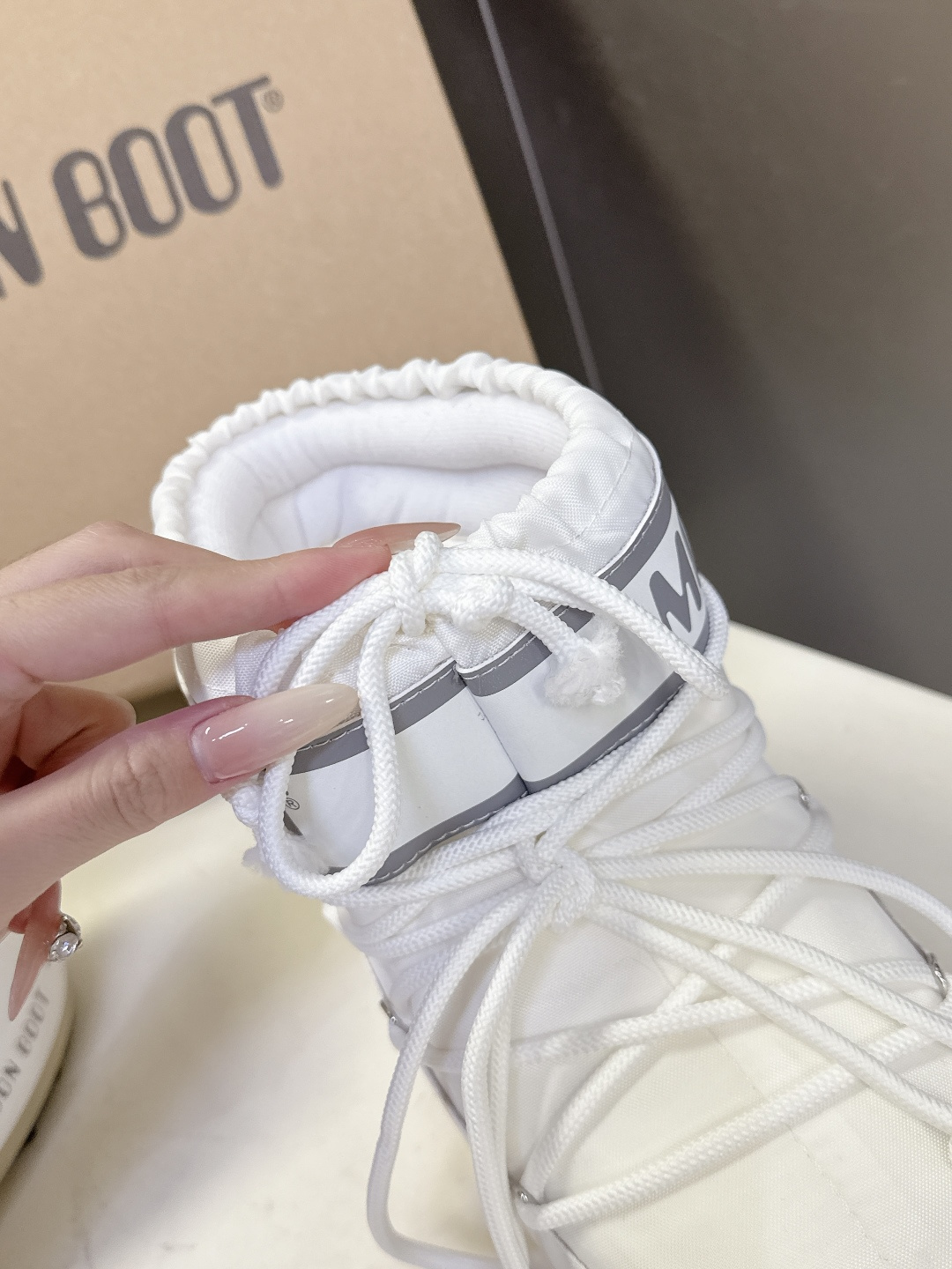 Moon Boot 秋冬最新款雪地靴 丑萌滑雪鞋超多明星网红种草 秋冬滑雪必备款 现在有一款更另类的雪地