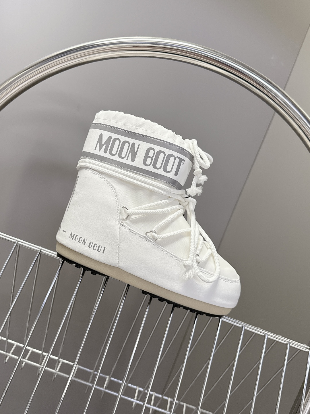 Moon Boot 秋冬最新款雪地靴 丑萌滑雪鞋超多明星网红种草 秋冬滑雪必备款 现在有一款更另类的雪地