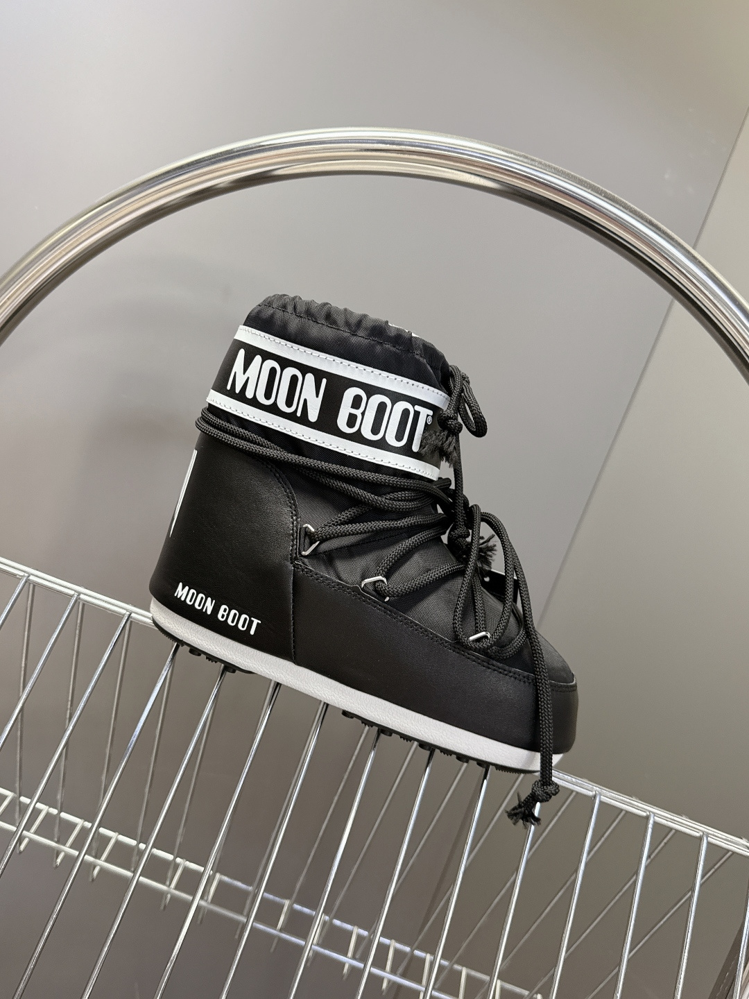 Moon Boot 秋冬最新款雪地靴 丑萌滑雪鞋超多明星网红种草 秋冬滑雪必备款 现在有一款更另类的雪地