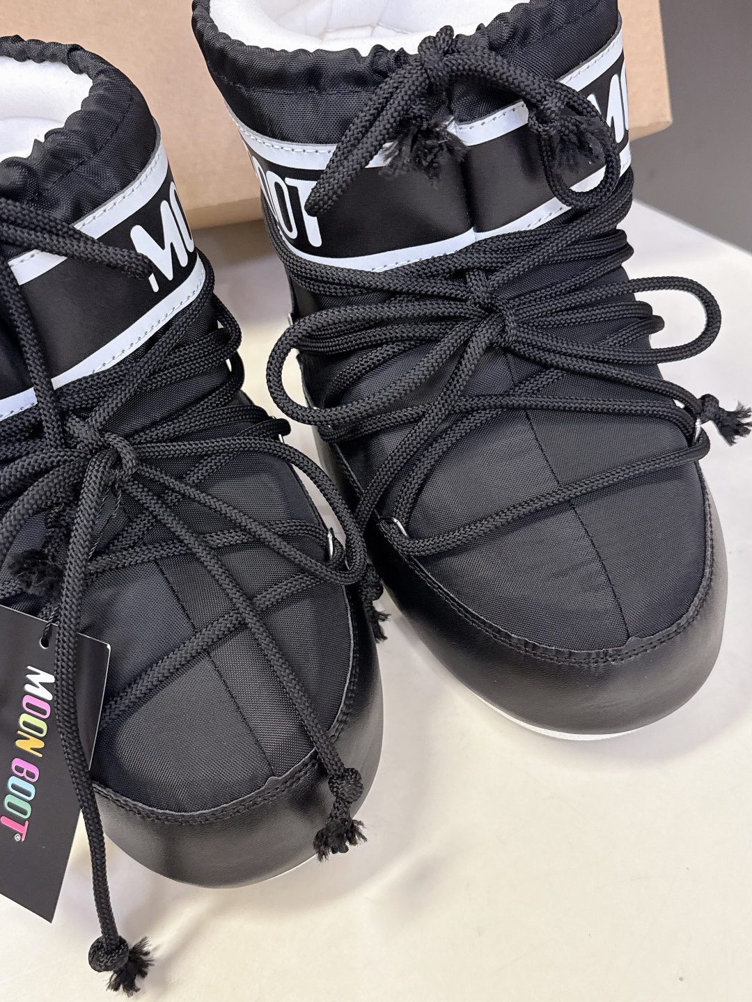 Moon Boot 秋冬最新款雪地靴 丑萌滑雪鞋超多明星网红种草 秋冬滑雪必备款 现在有一款更另类的雪地